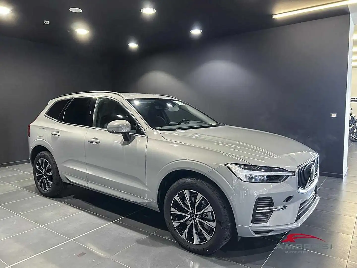 Volvo XC60 B4 Mild hybrid Benzina Core Gri - 2
