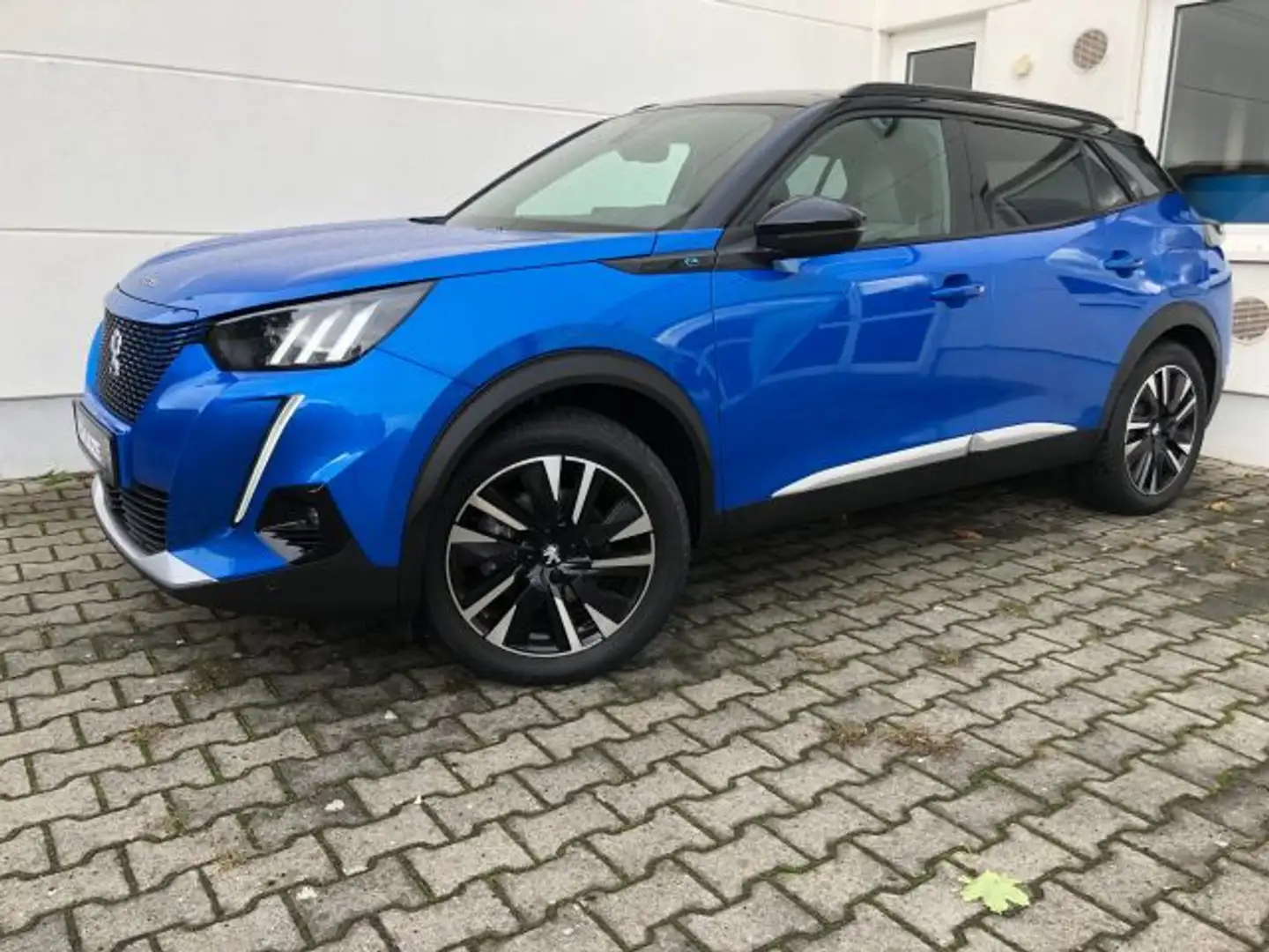 Peugeot 2008 Elektro GT Blau - 2