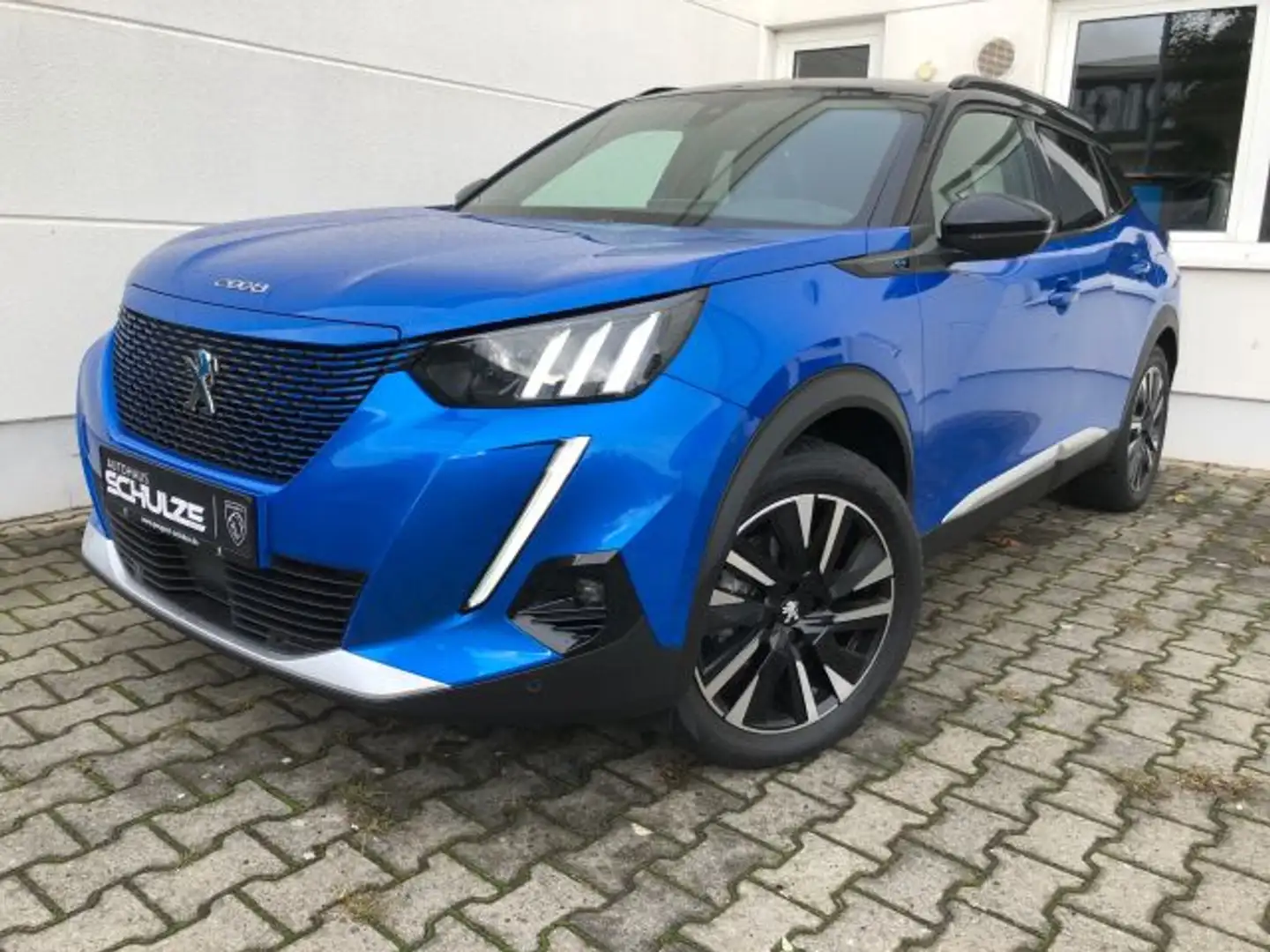 Peugeot 2008 Elektro GT Blau - 1