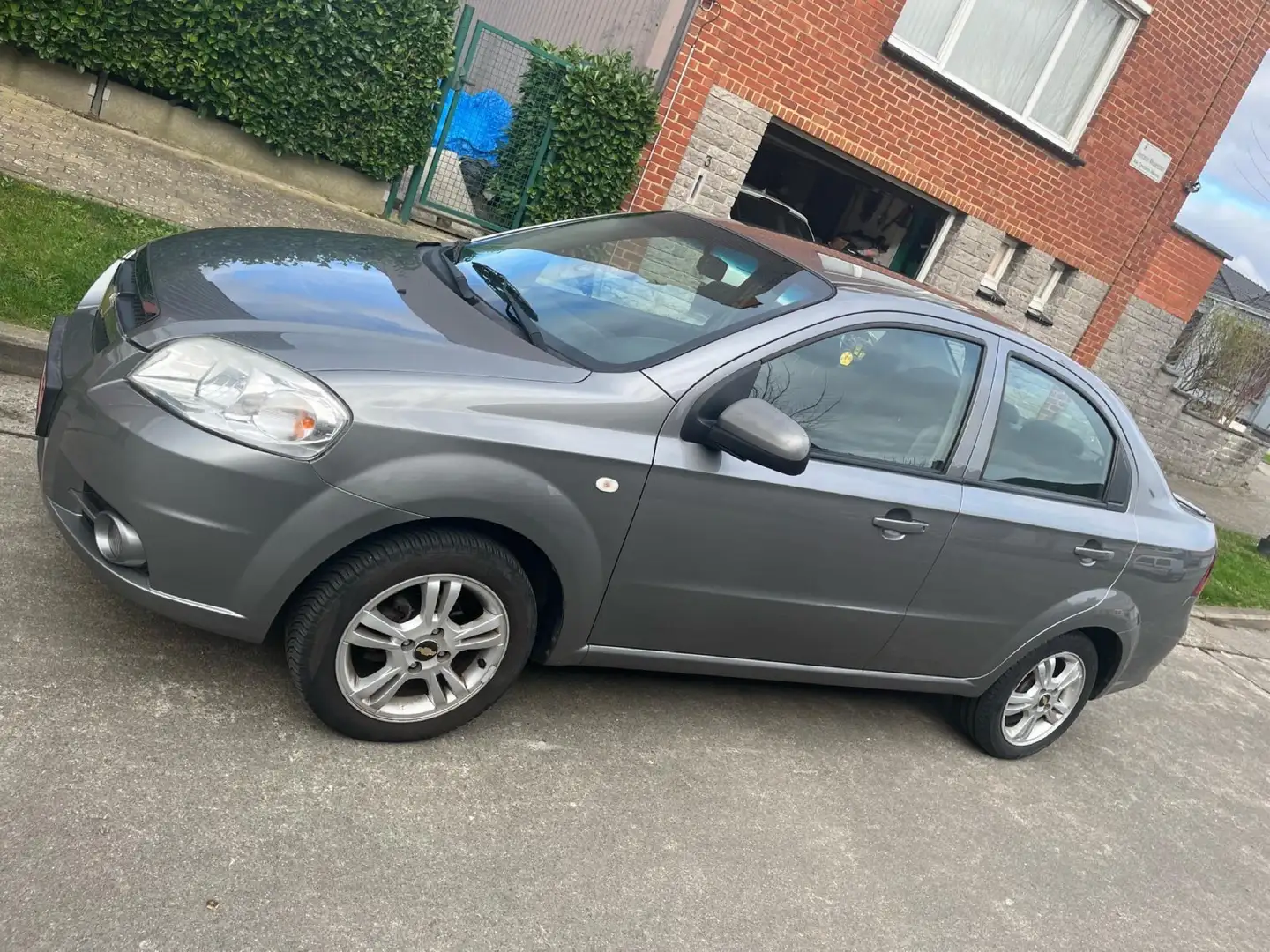 Chevrolet Aveo 1.4 16V Automatik LT Gris - 1