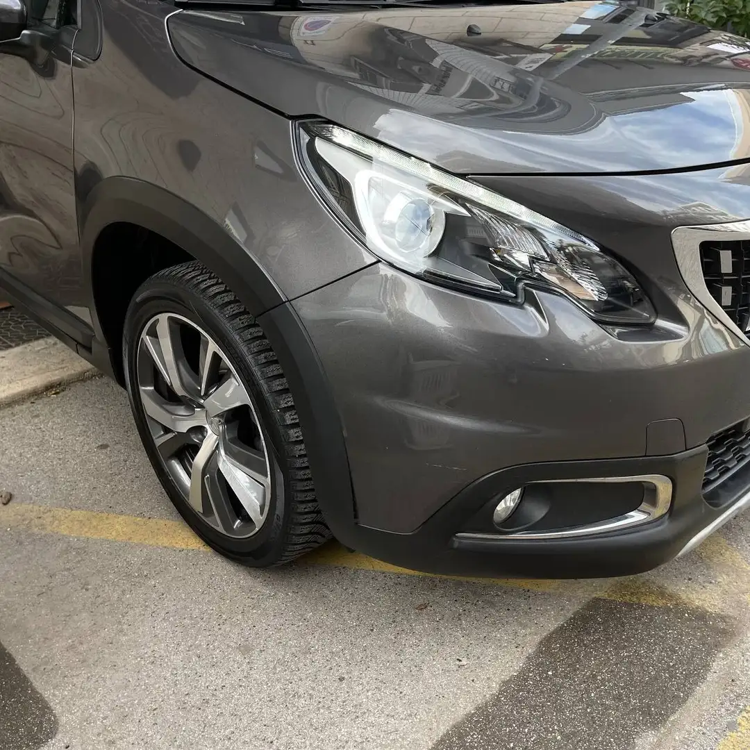 Peugeot 2008 BlueHDi 100 S&S Black Matt Gris - 2
