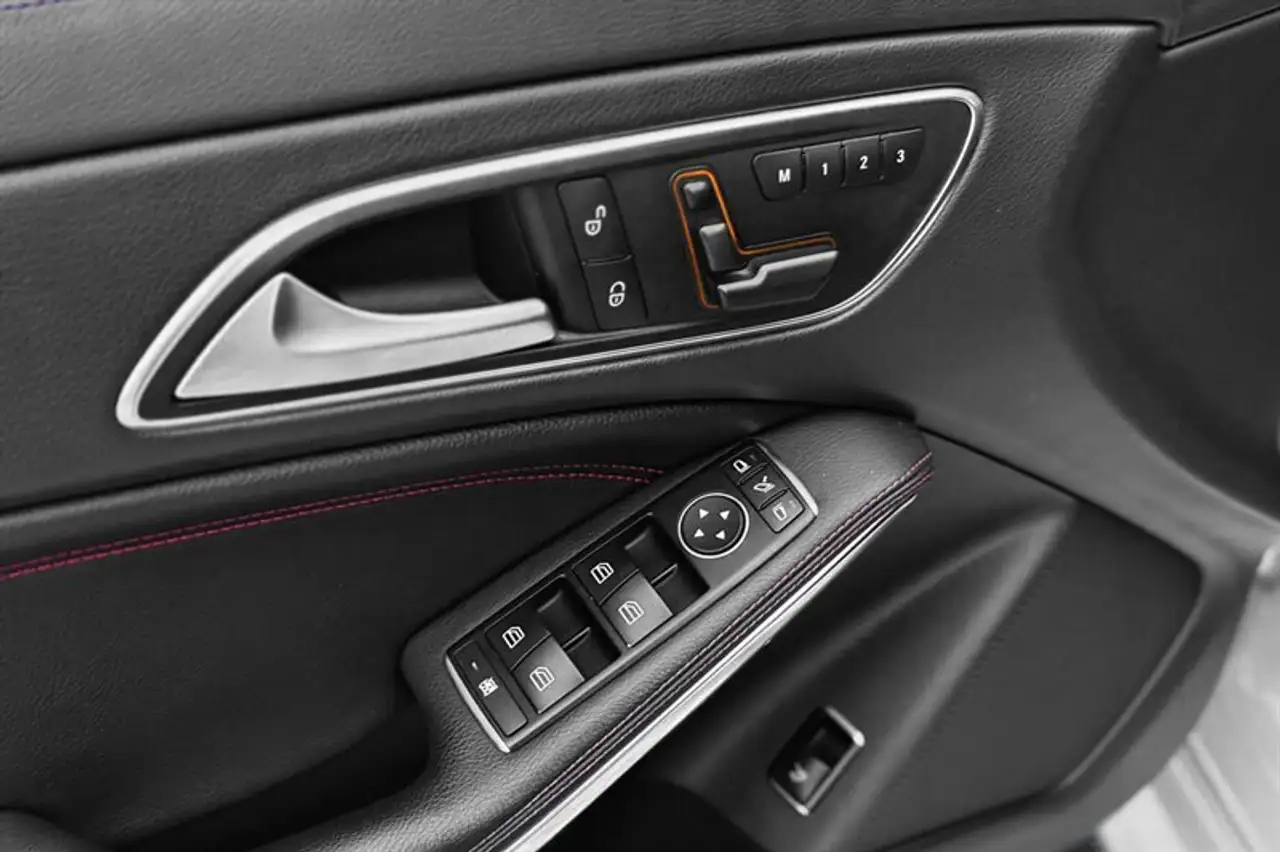 Mercedes-Benz CLA снимка Mercedes-Benz CLA