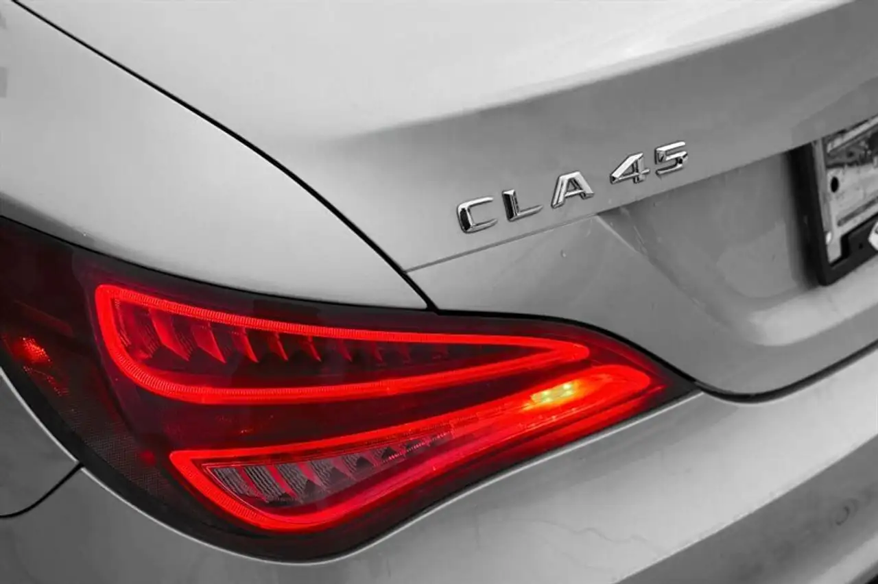 Mercedes-Benz CLA снимка Mercedes-Benz CLA