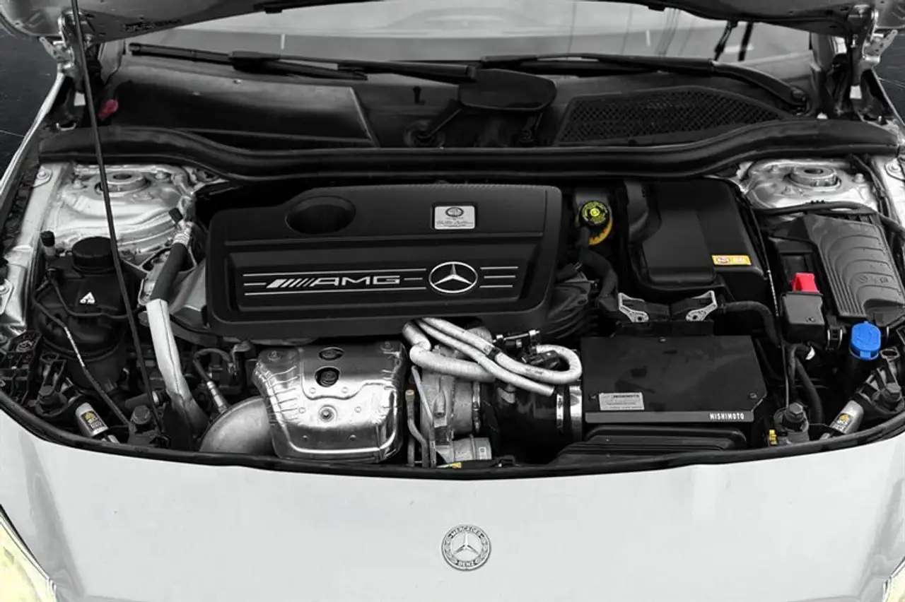 Mercedes-Benz CLA снимка Mercedes-Benz CLA