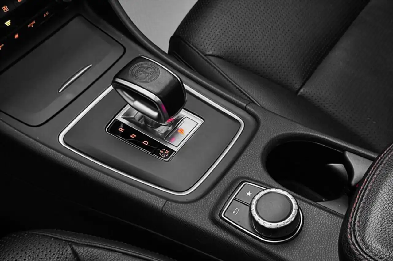 Mercedes-Benz CLA снимка Mercedes-Benz CLA