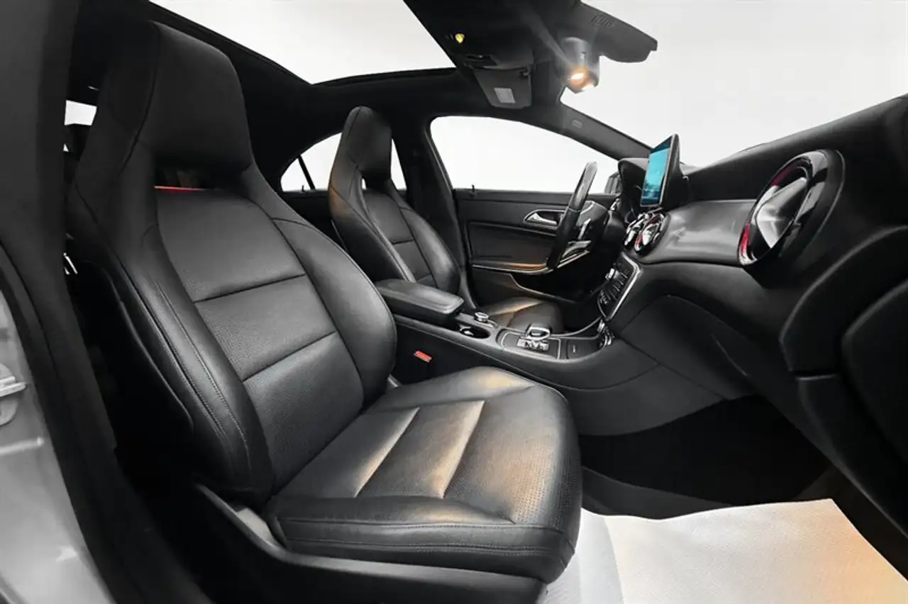 Mercedes-Benz CLA снимка Mercedes-Benz CLA