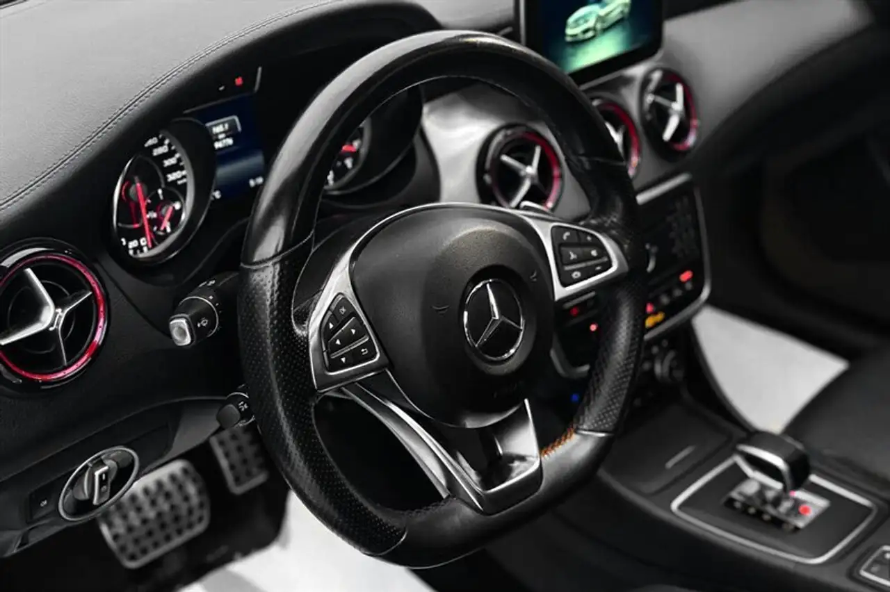 Mercedes-Benz CLA снимка Mercedes-Benz CLA