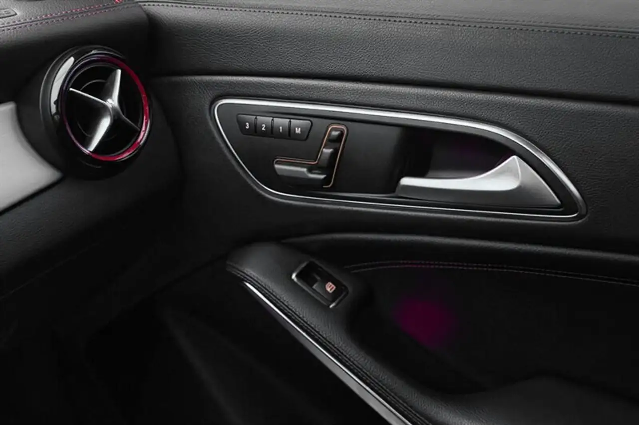 Mercedes-Benz CLA снимка Mercedes-Benz CLA