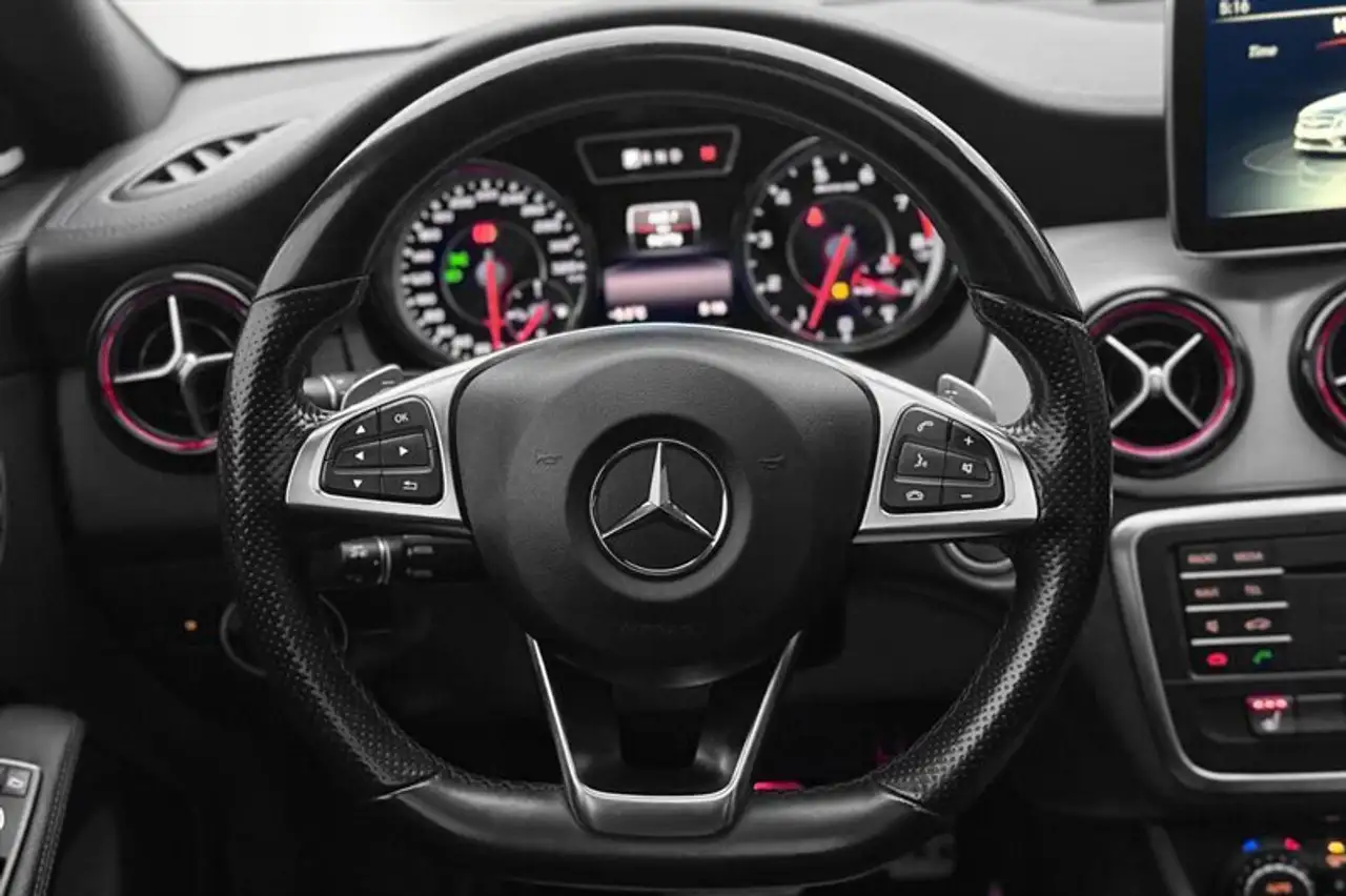 Mercedes-Benz CLA снимка Mercedes-Benz CLA