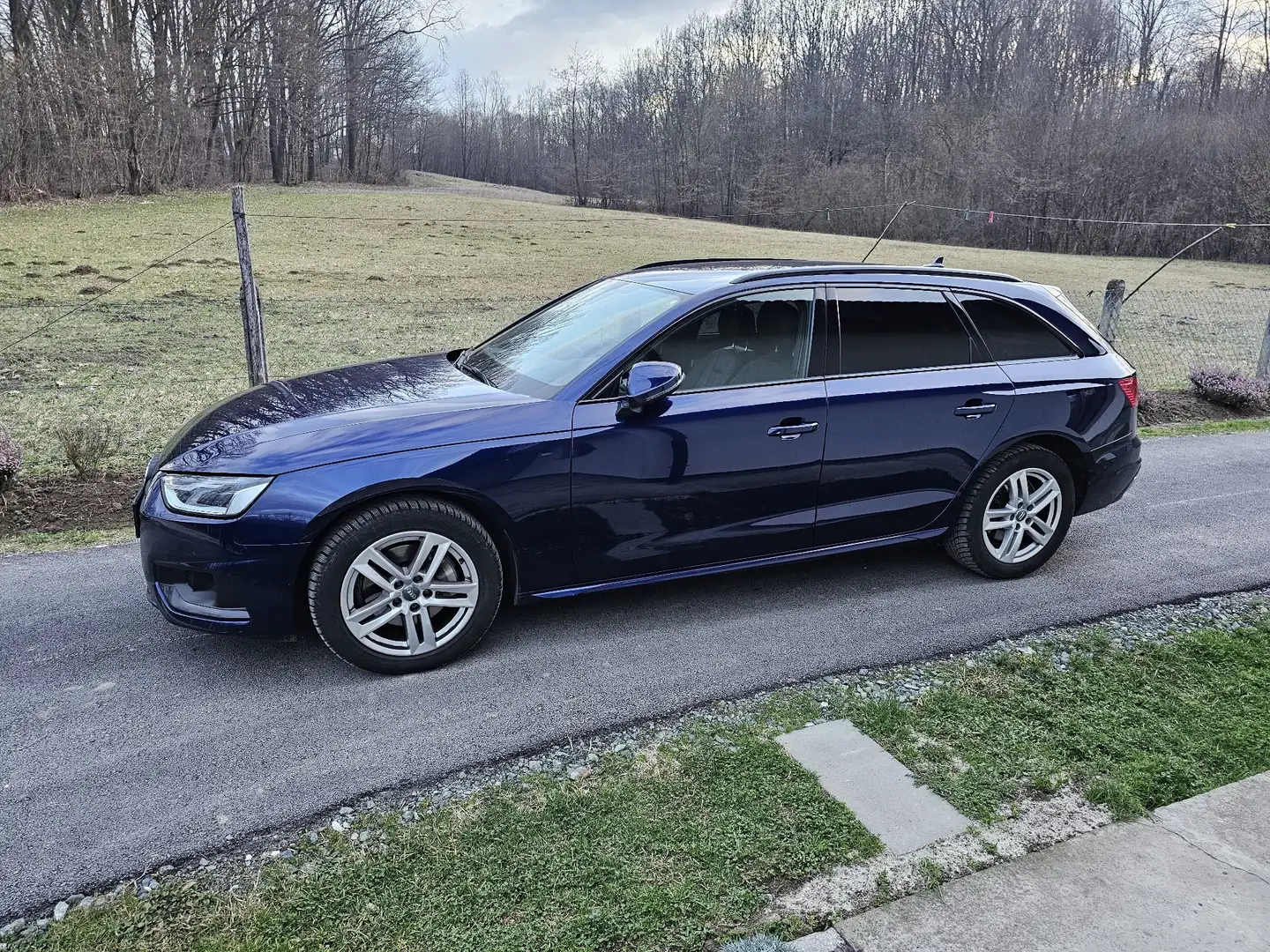 Audi A4 Avant 40 TDI advanced S-tronic Blau - 1