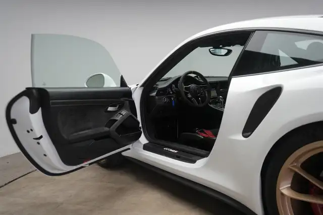 Porsche 911 view 10