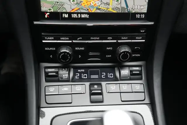 Porsche 911 view 12