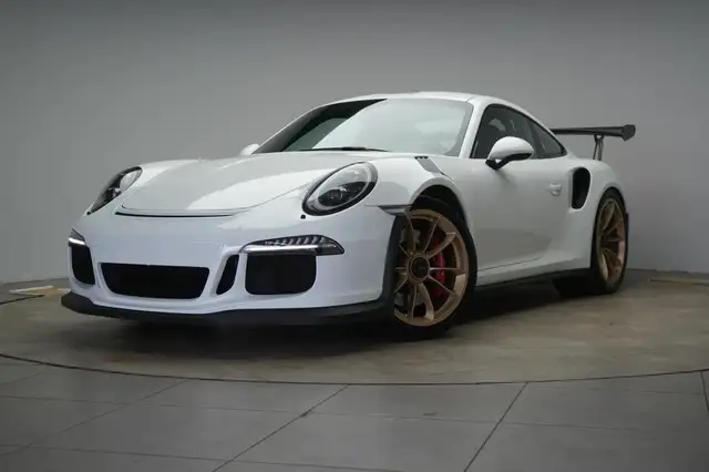 Porsche 911 view 3