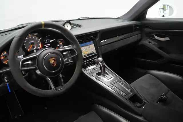 Porsche 911 view 11