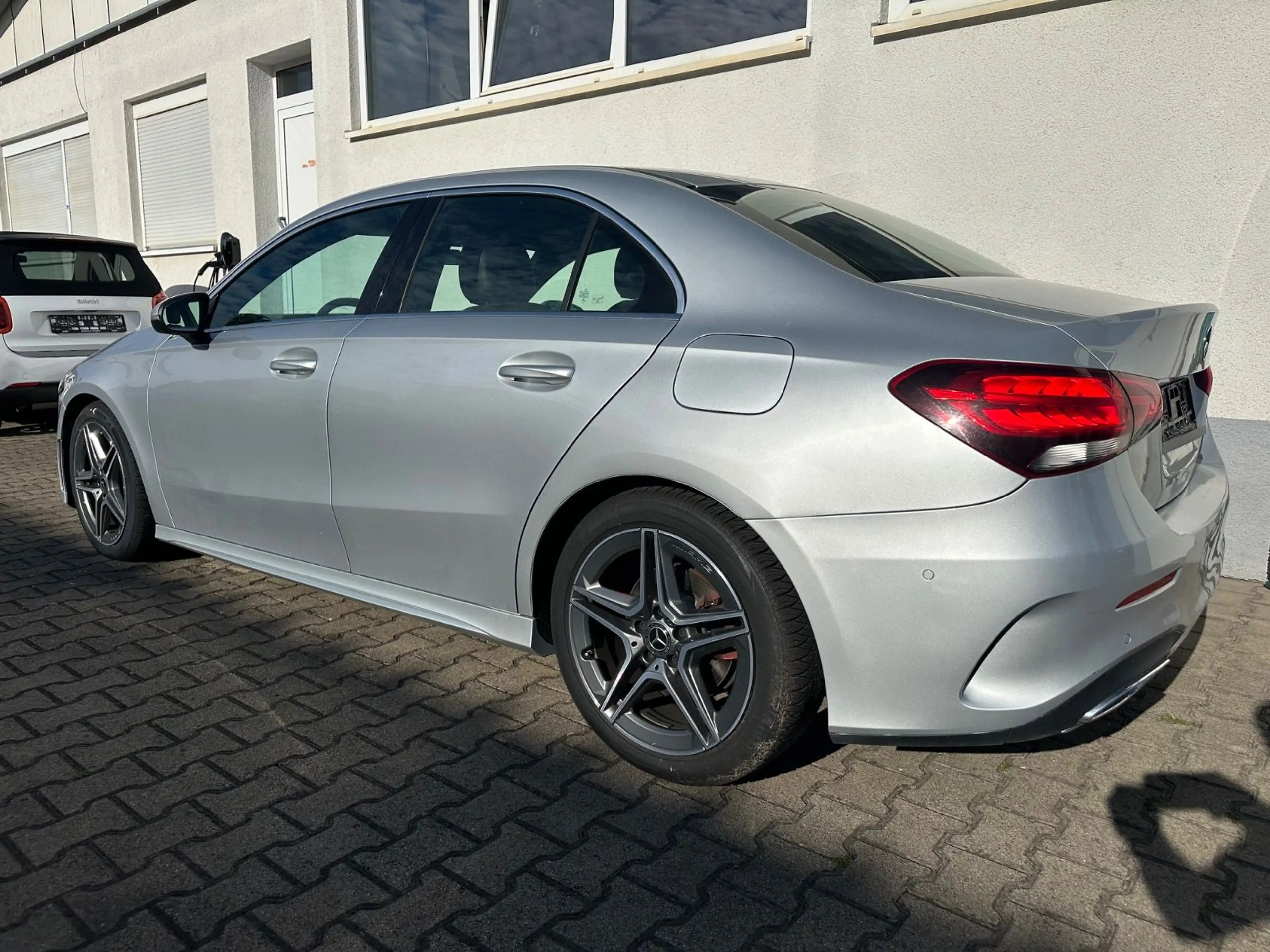 Mercedes-Benz A 220 d Limousine 4Matic AMG Panorama/Wiedesc/AHK — photo 10