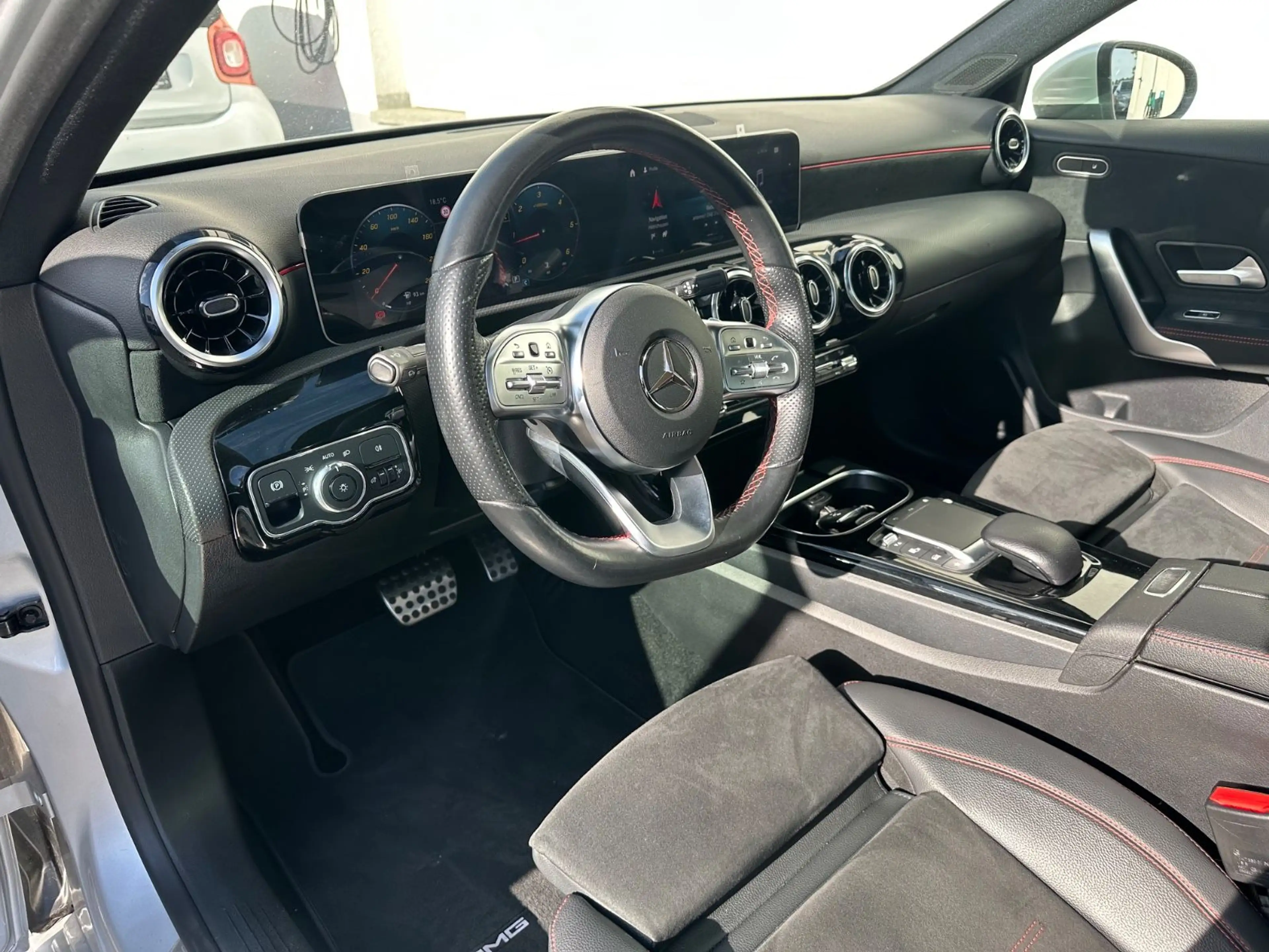 Mercedes-Benz A 220 d Limousine 4Matic AMG Panorama/Wiedesc/AHK — photo 4