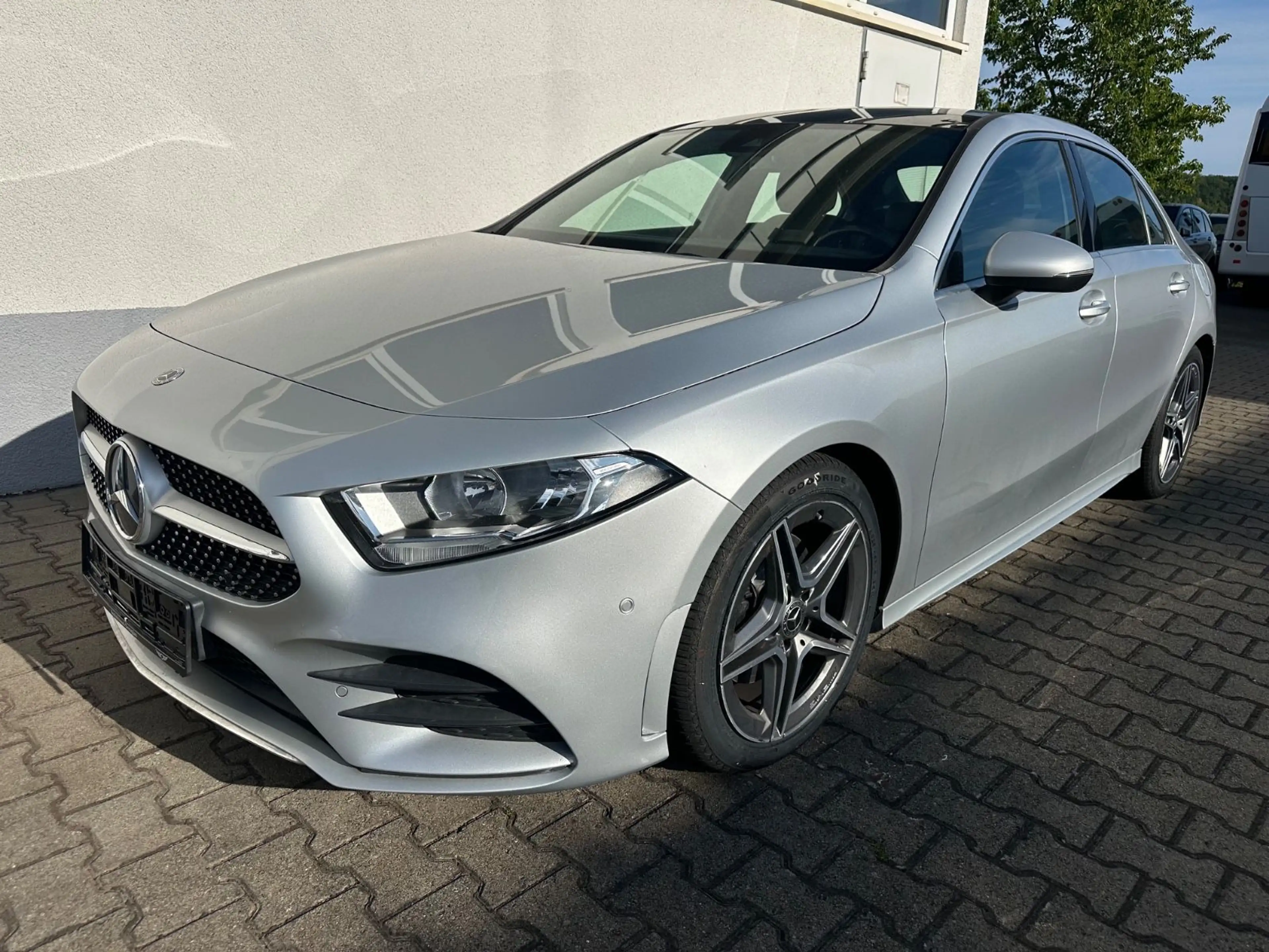 Mercedes-Benz A 220 d Limousine 4Matic AMG Panorama/Wiedesc/AHK — photo 3
