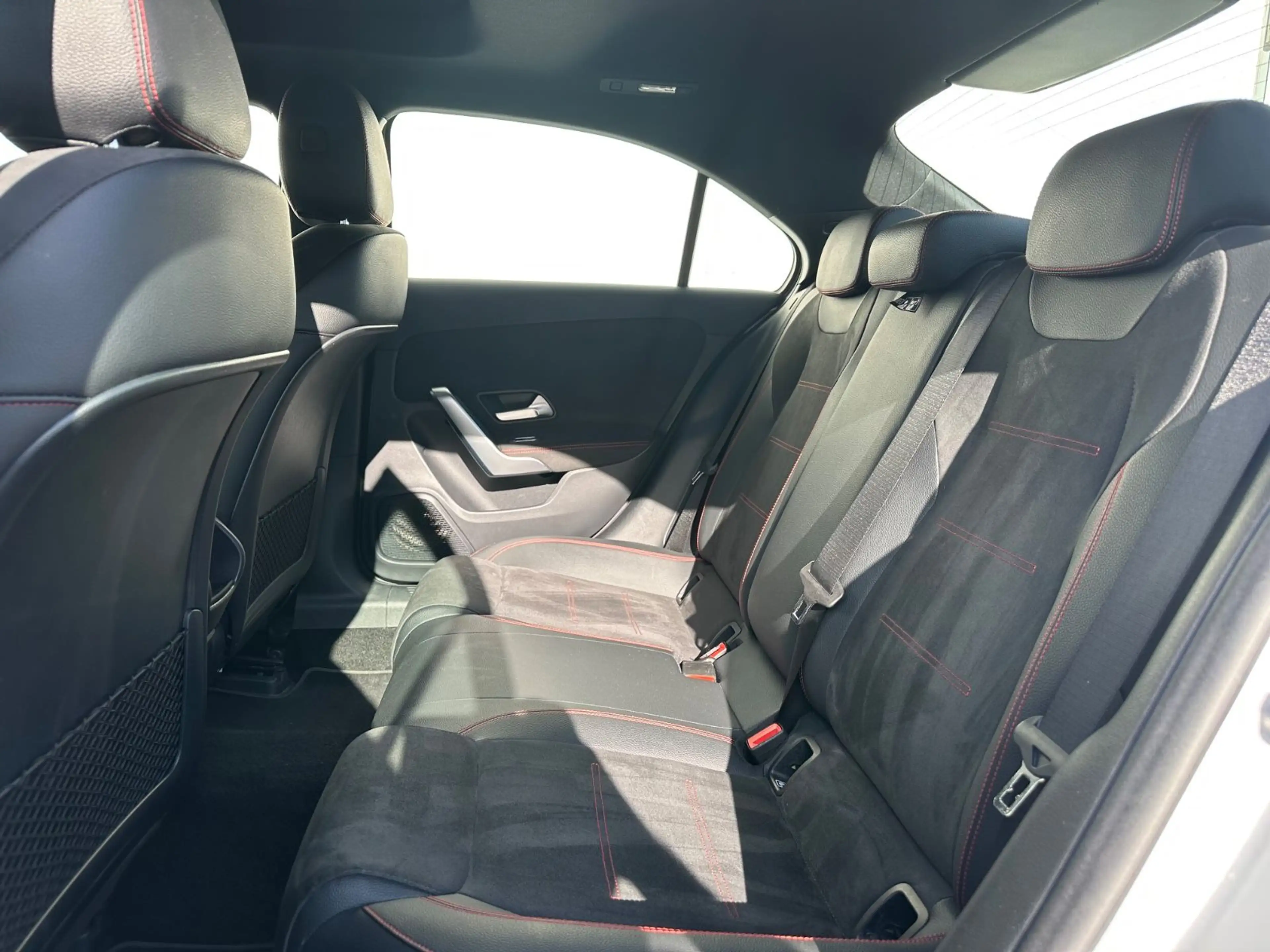 Mercedes-Benz A 220 d Limousine 4Matic AMG Panorama/Wiedesc/AHK — photo 9