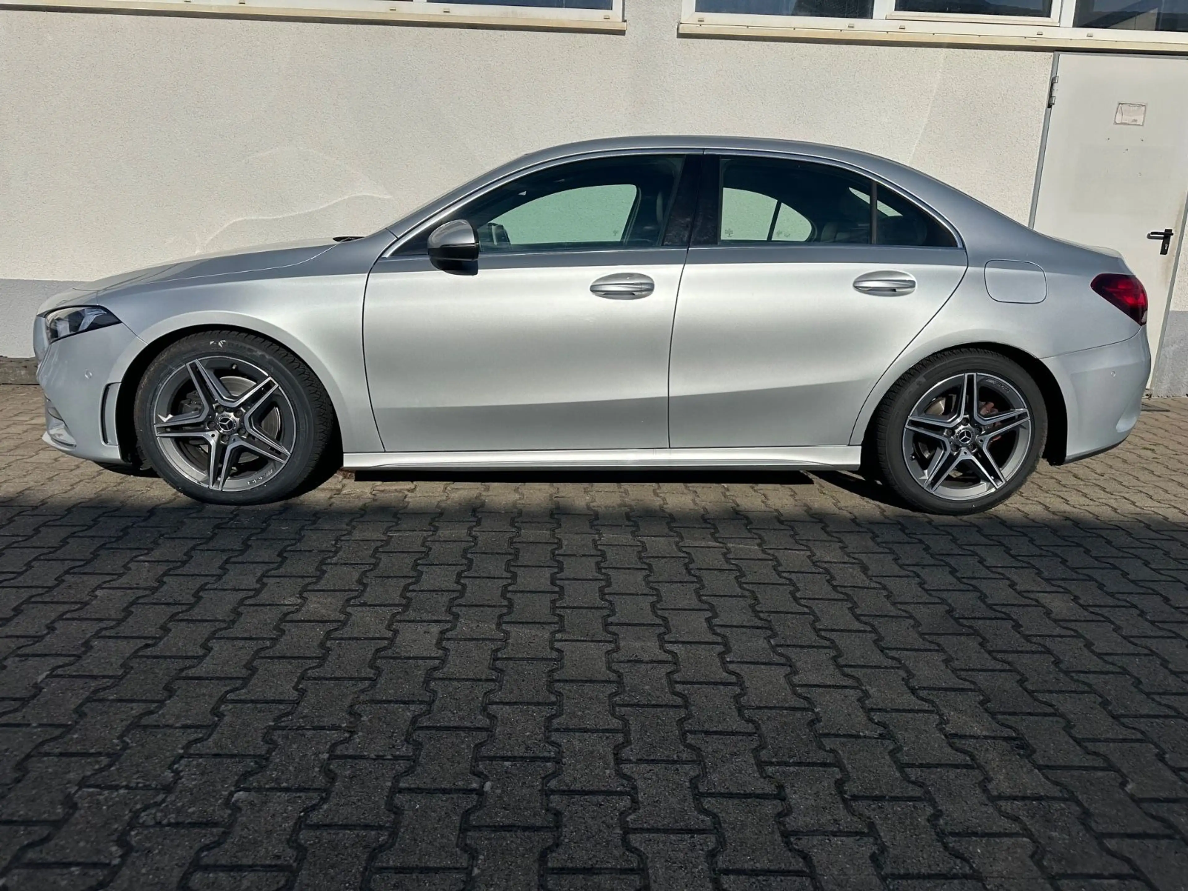 Mercedes-Benz A 220 d Limousine 4Matic AMG Panorama/Wiedesc/AHK — photo 8
