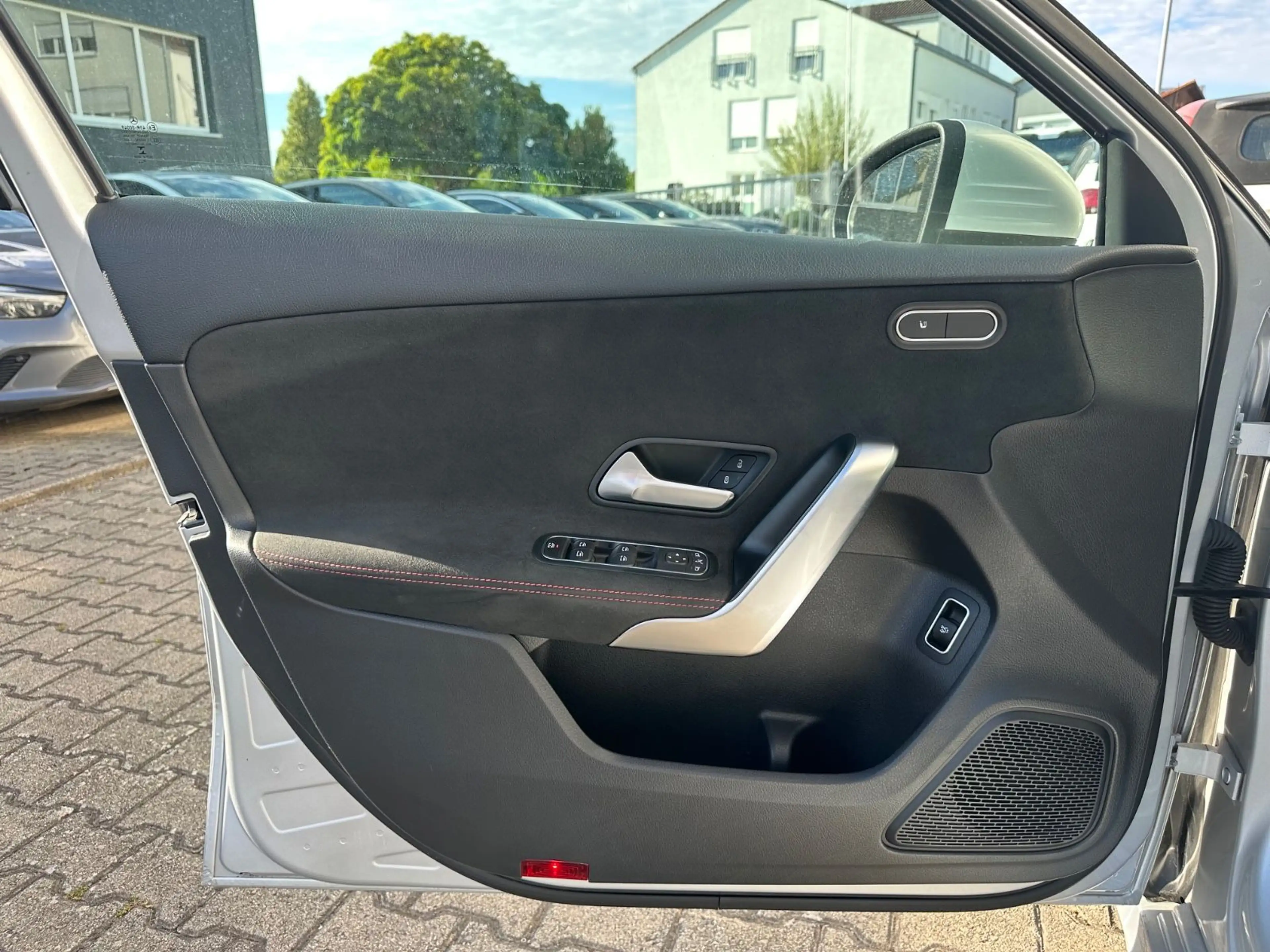 Mercedes-Benz A 220 d Limousine 4Matic AMG Panorama/Wiedesc/AHK — photo 15