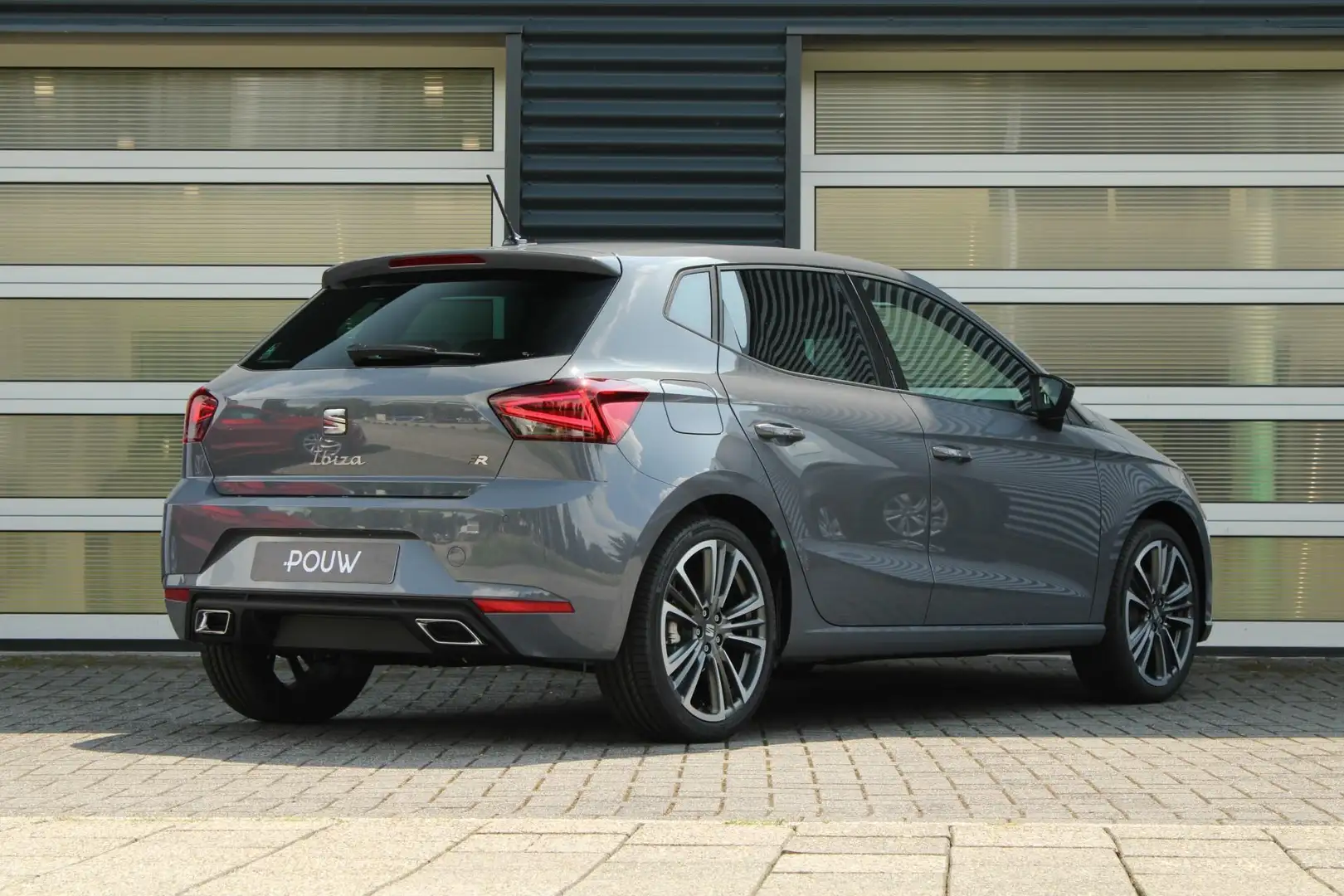 SEAT Ibiza 1.0 EcoTSI 115pk FR Anniversary | Panoramadak | Ap Grijs - 2