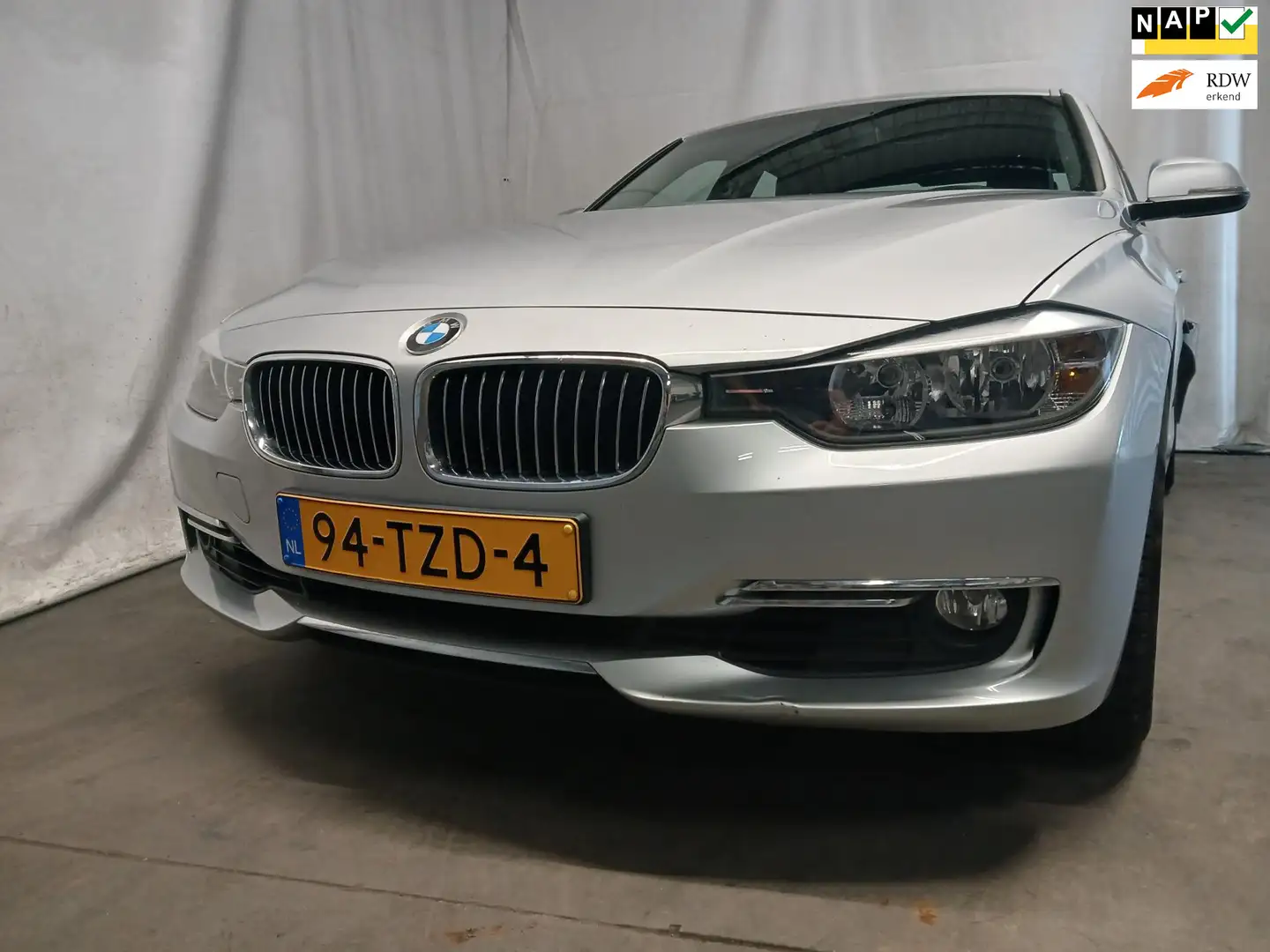 BMW 320 3-serie 320i High Executive - Airco - Navi - Leer Grau - 1