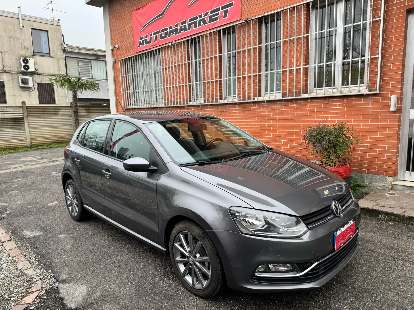 Volkswagen Polo 5p 1.4 tdi Highline 90cv dsg Gris - 1
