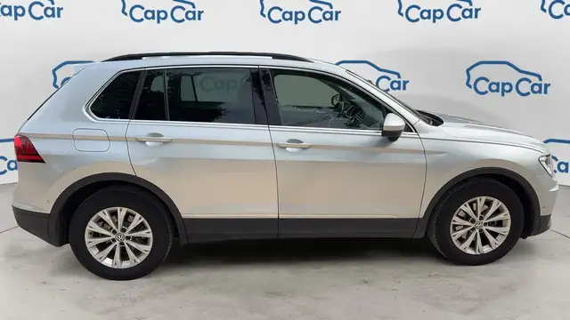 Volkswagen Tiguan view 4