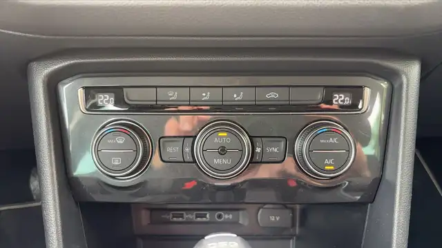 Volkswagen Tiguan view 13