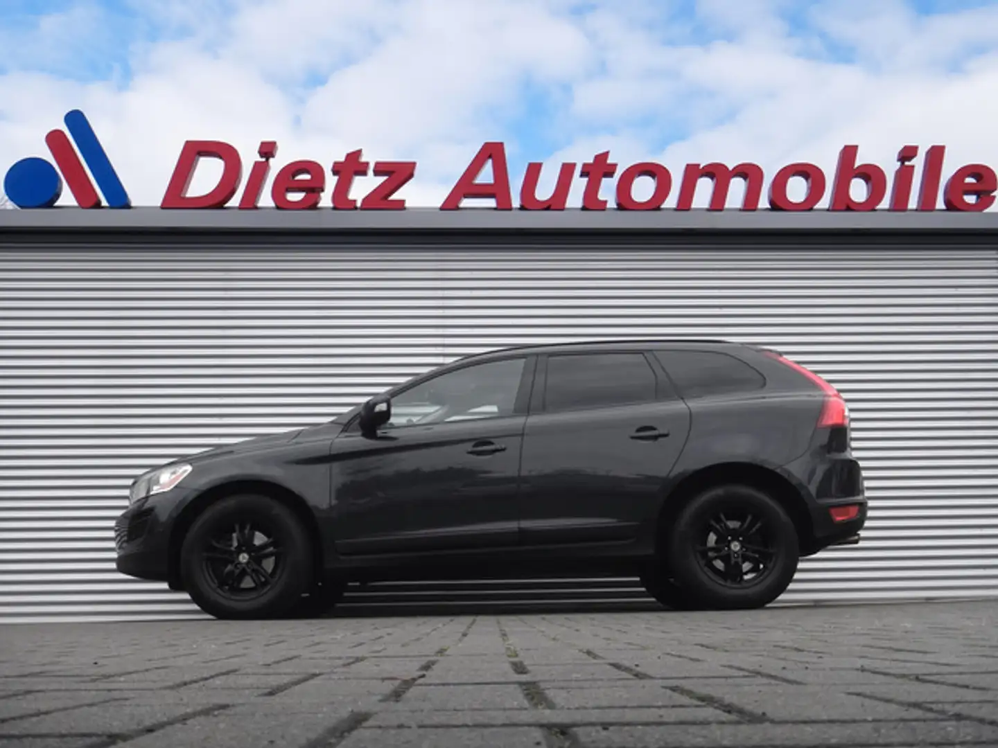 Volvo XC60 2.0 Drive Momentum Schwarz - 1