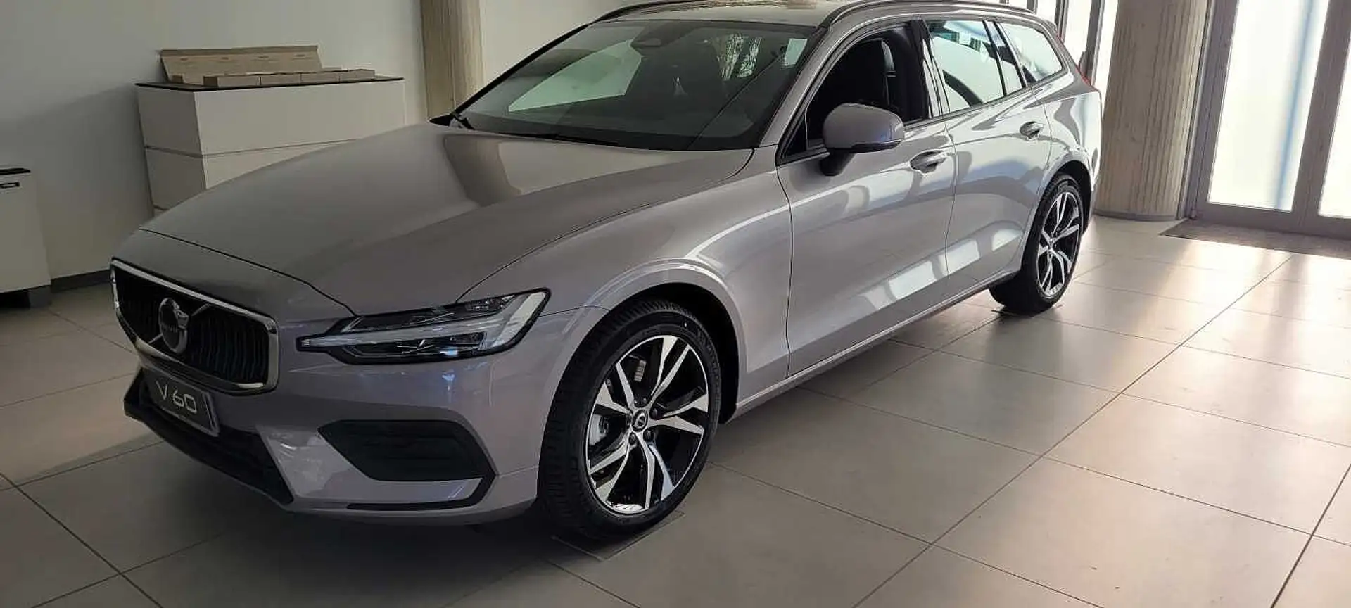 Volvo V60 Core, B4 Mild hybrid, Benzina Argento - 1