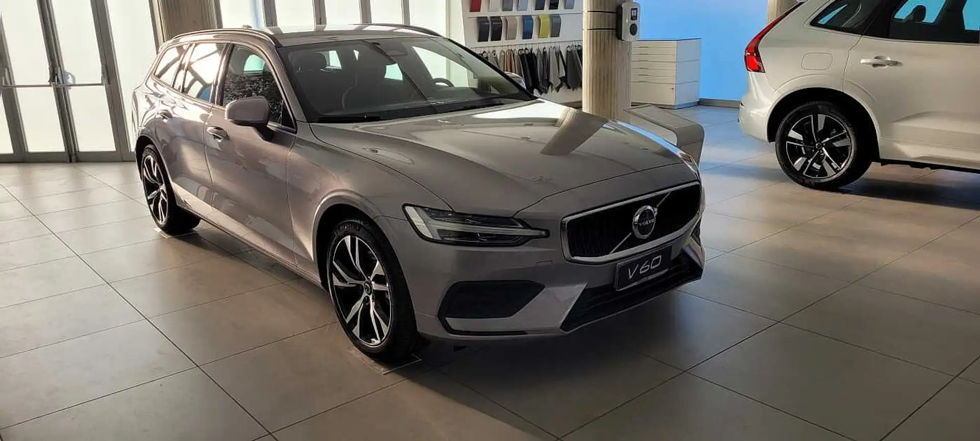 Volvo V60 Core, B4 Mild hybrid, Benzina Argento - 2