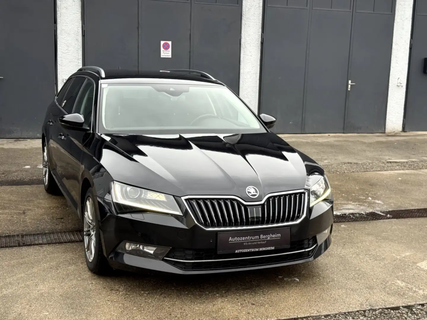 Skoda Superb 2.0 TDI Style Schwarz - 2