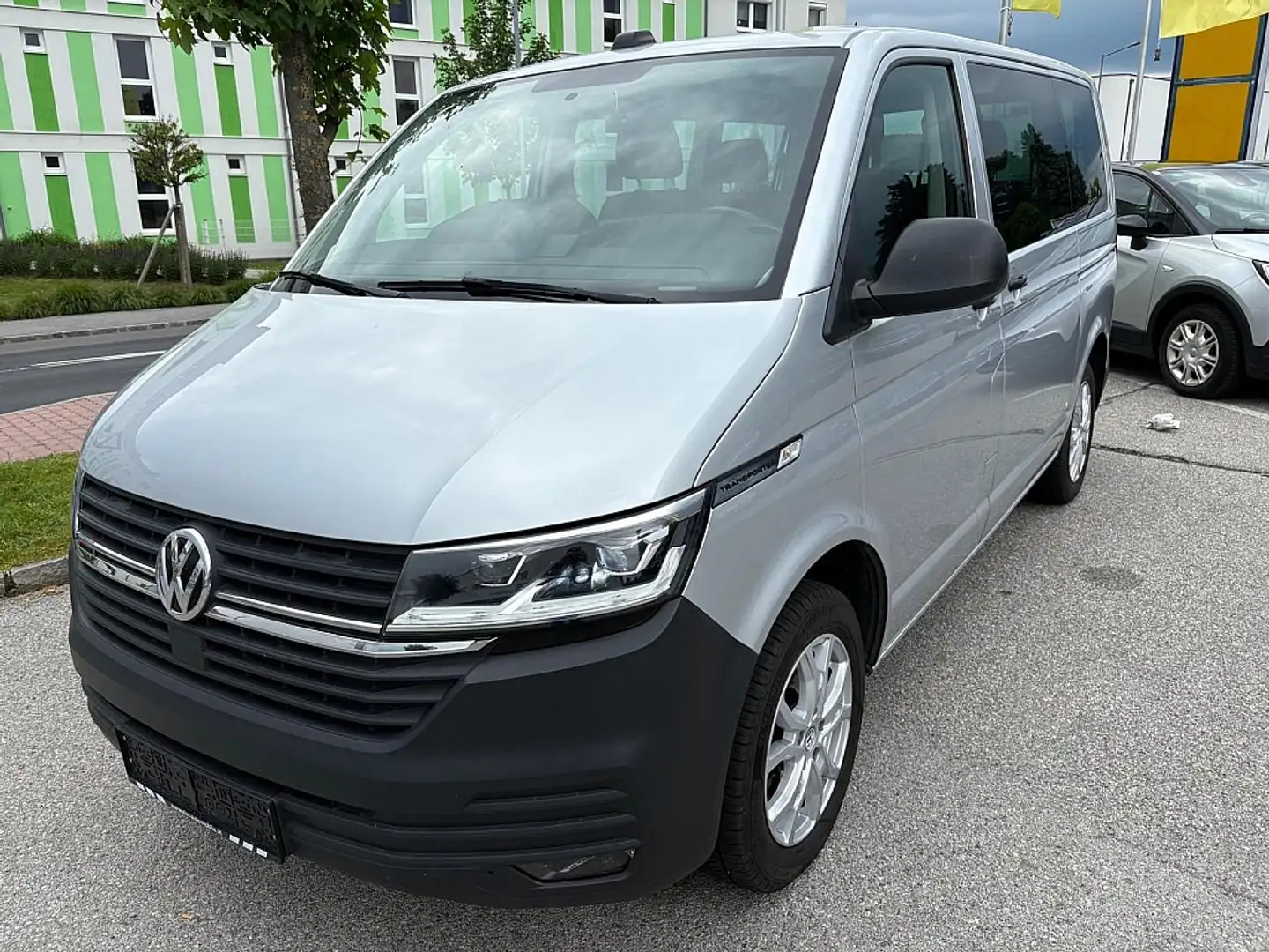 Volkswagen T6 Kombi KR 2,0 TDI 4Motion DSG **LED/Abstandstempomat/S... Plateado - 1