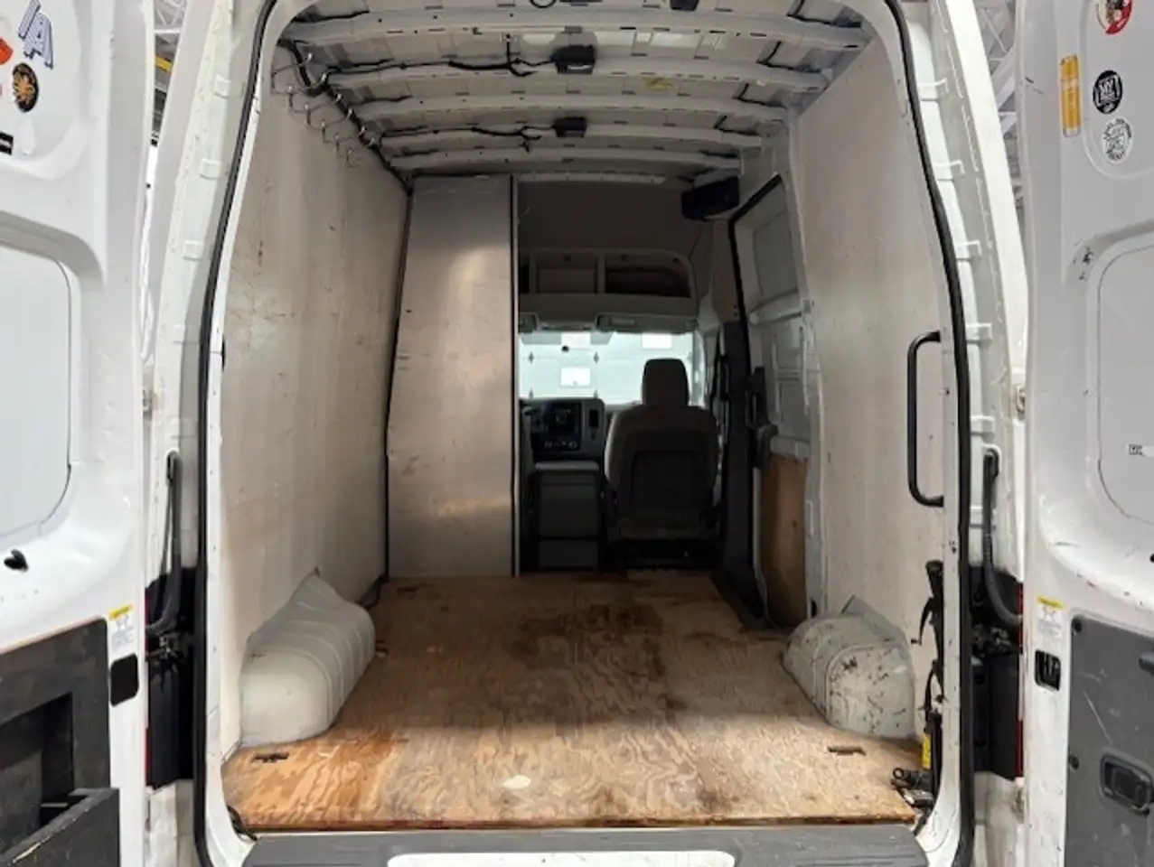 Nissan NV снимка Nissan NV