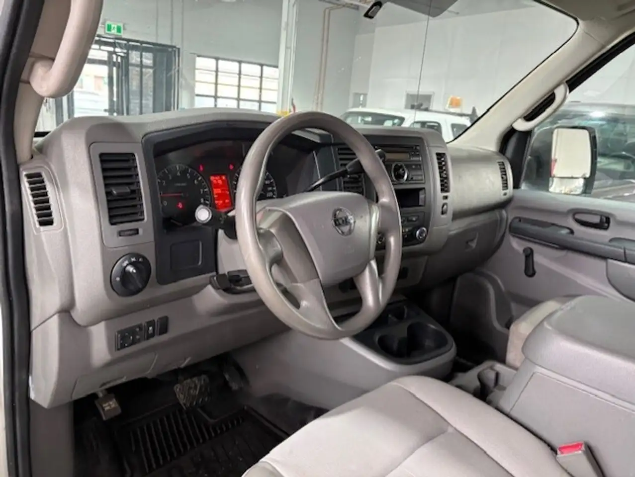 Nissan NV снимка Nissan NV
