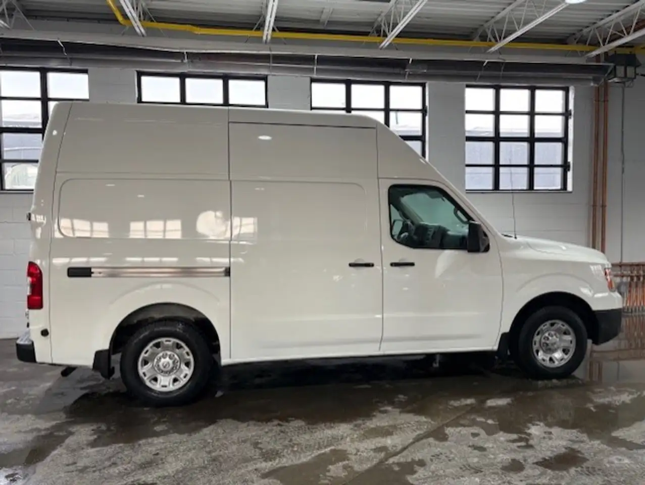 Nissan NV снимка Nissan NV