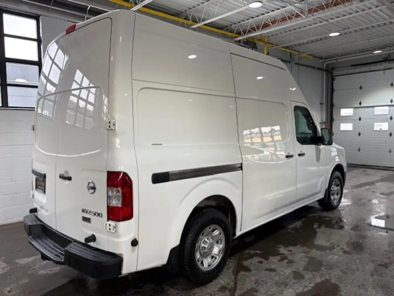 Nissan NV снимка Nissan NV