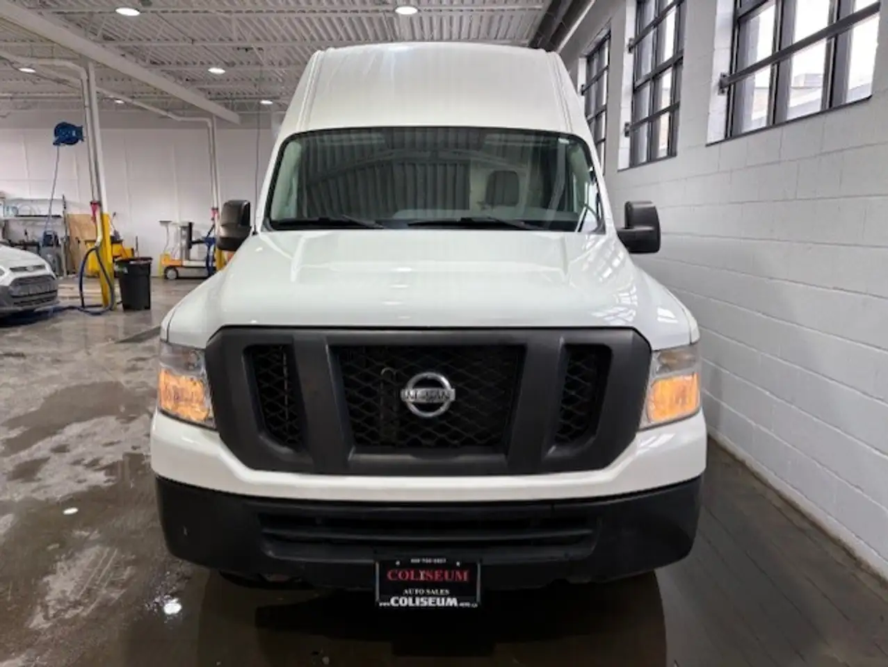 Nissan NV снимка Nissan NV