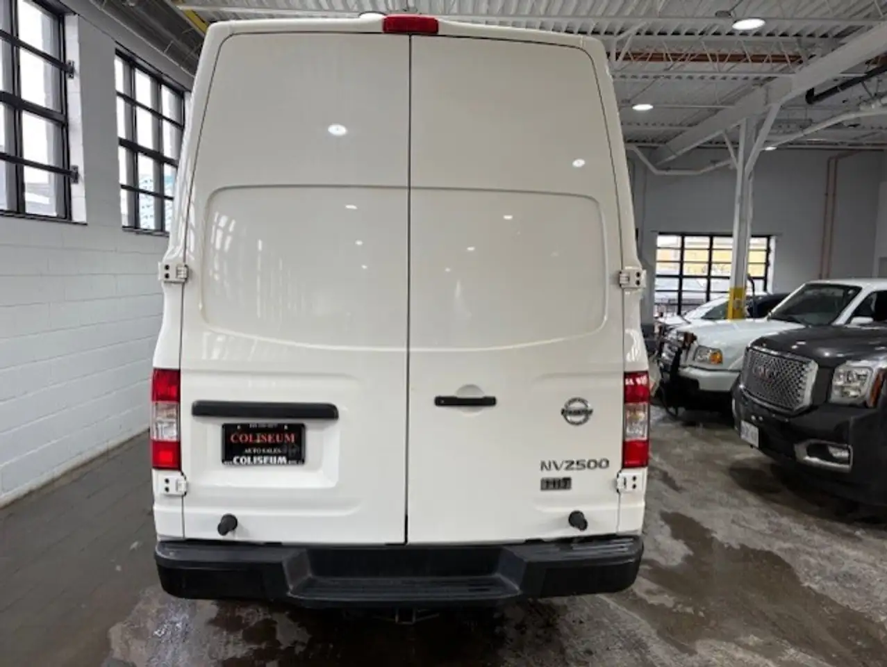 Nissan NV снимка Nissan NV