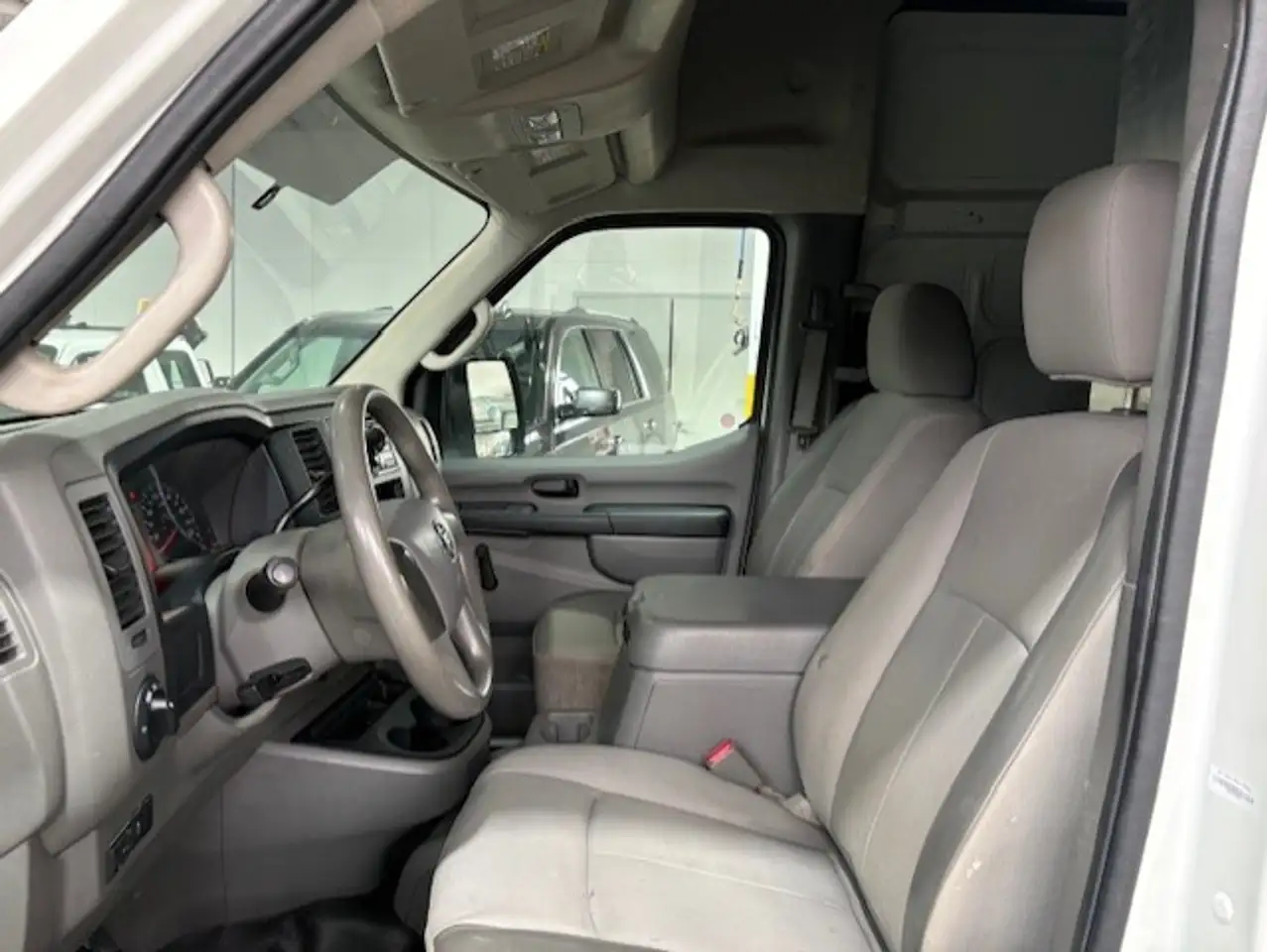 Nissan NV снимка Nissan NV