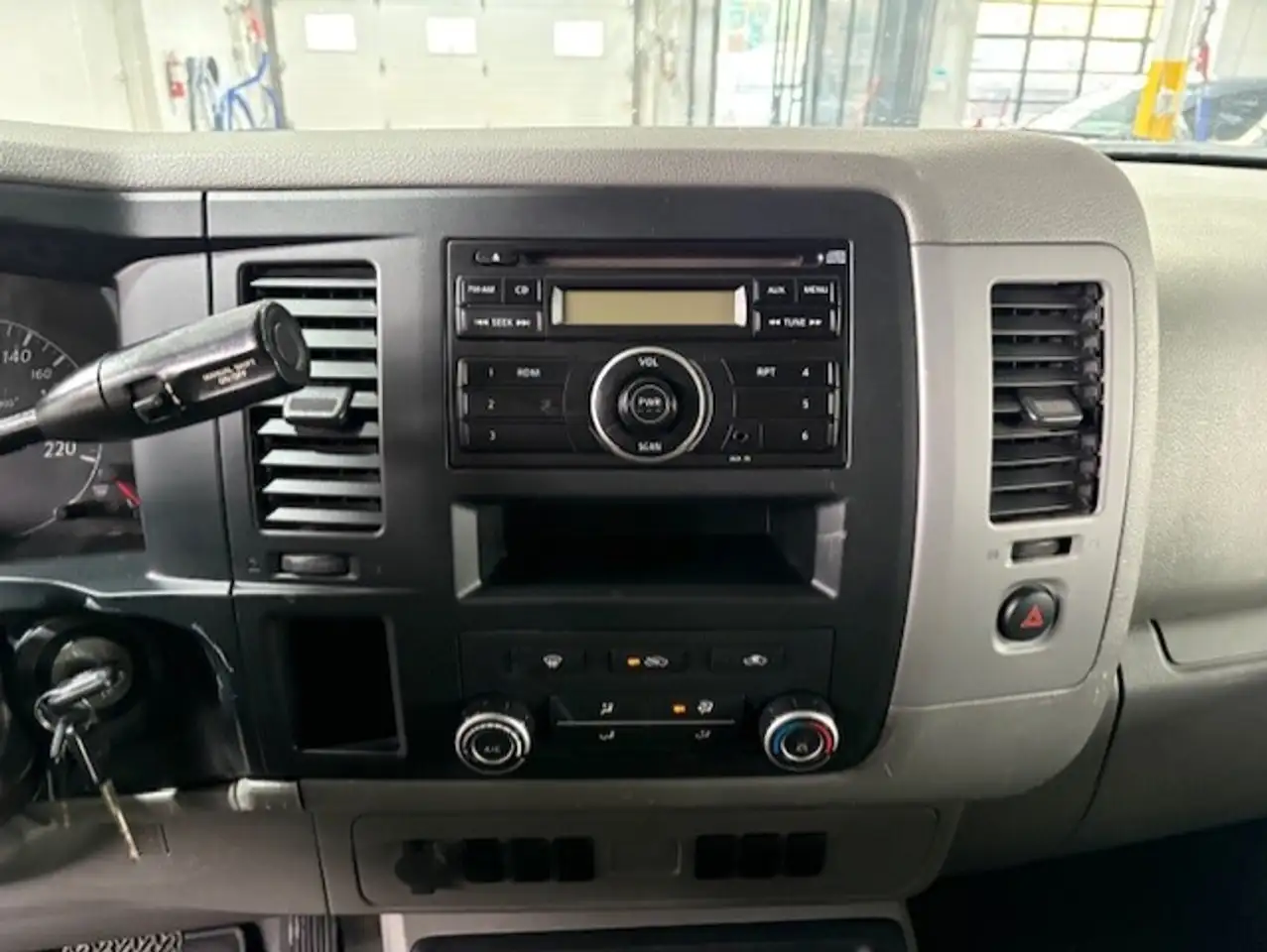 Nissan NV снимка Nissan NV