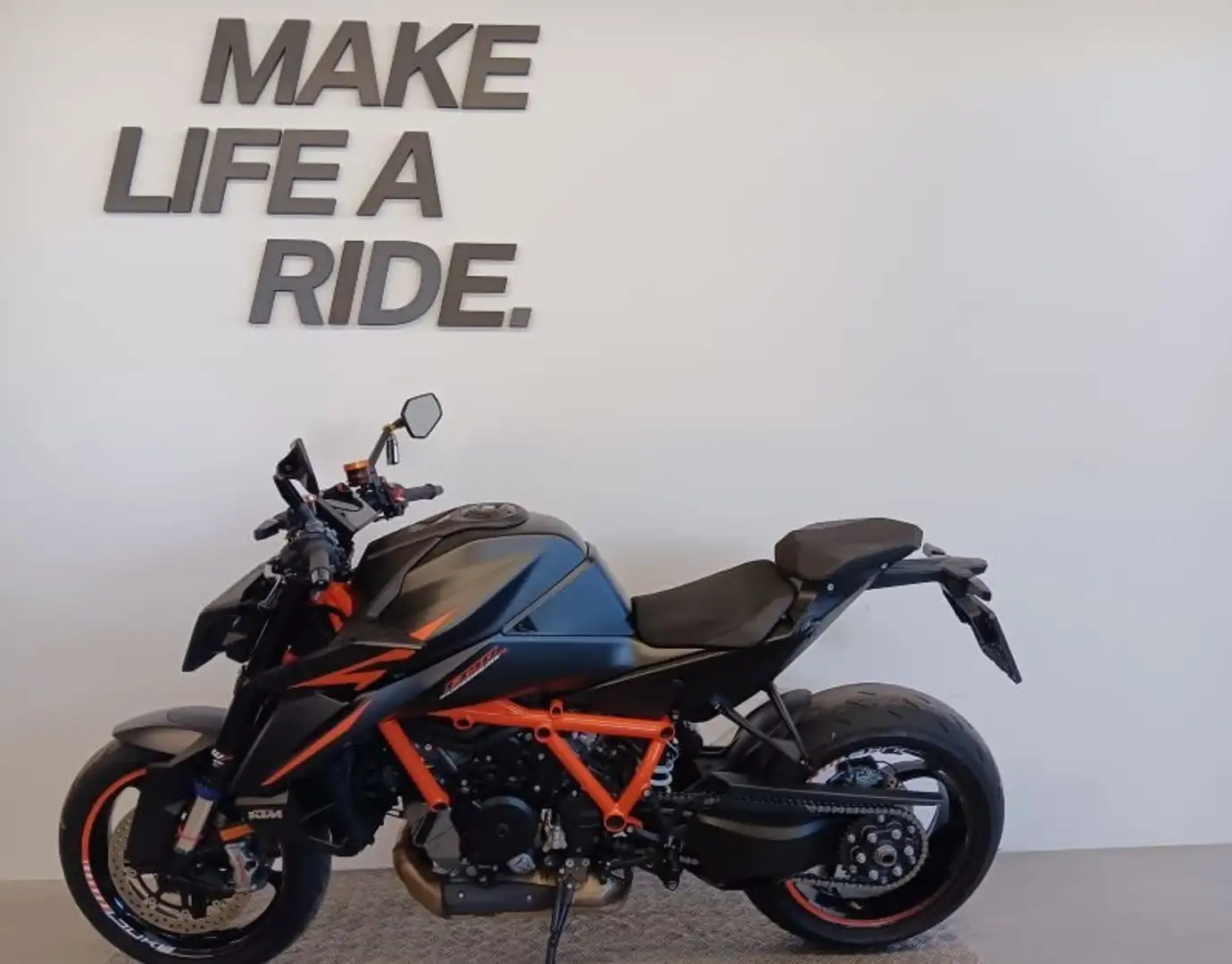 KTM 1390 Super Duke R EVO Negro - 2