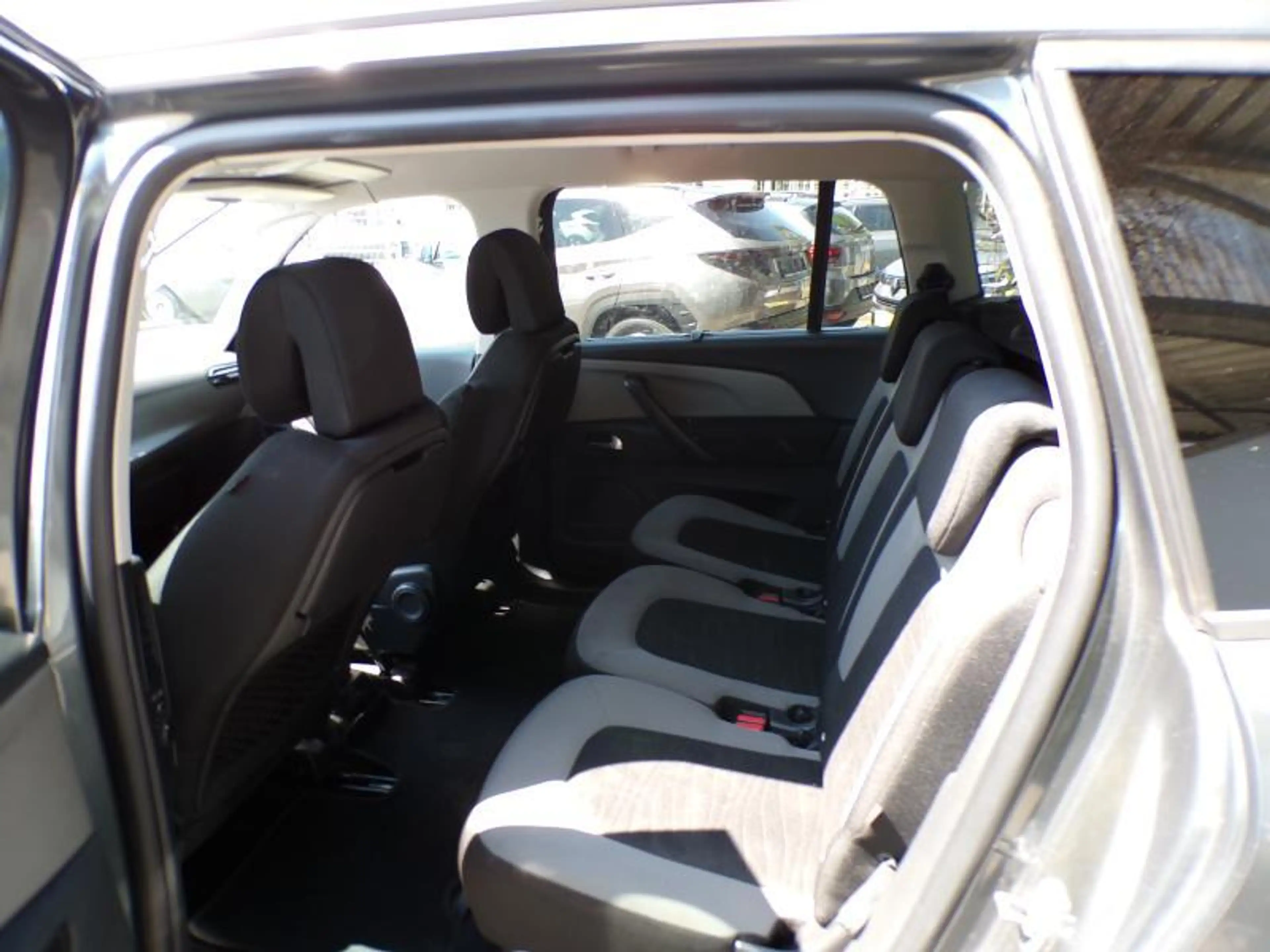 Citroen Grand C4 Picasso 1.6HDi 115cv 7pl Automatique gris 11/15 Airco GPS — photo 7