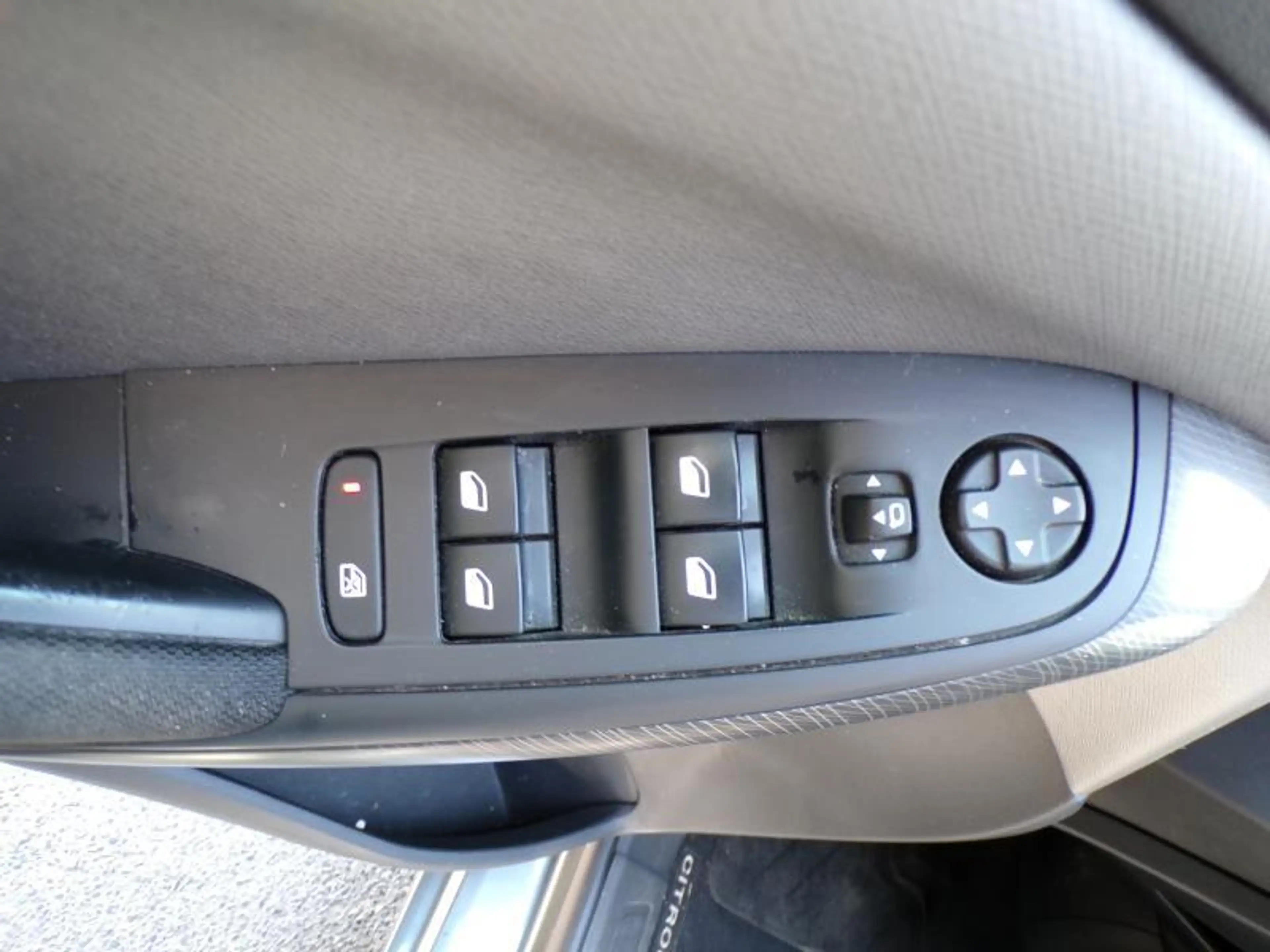 Citroen Grand C4 Picasso 1.6HDi 115cv 7pl Automatique gris 11/15 Airco GPS — photo 10