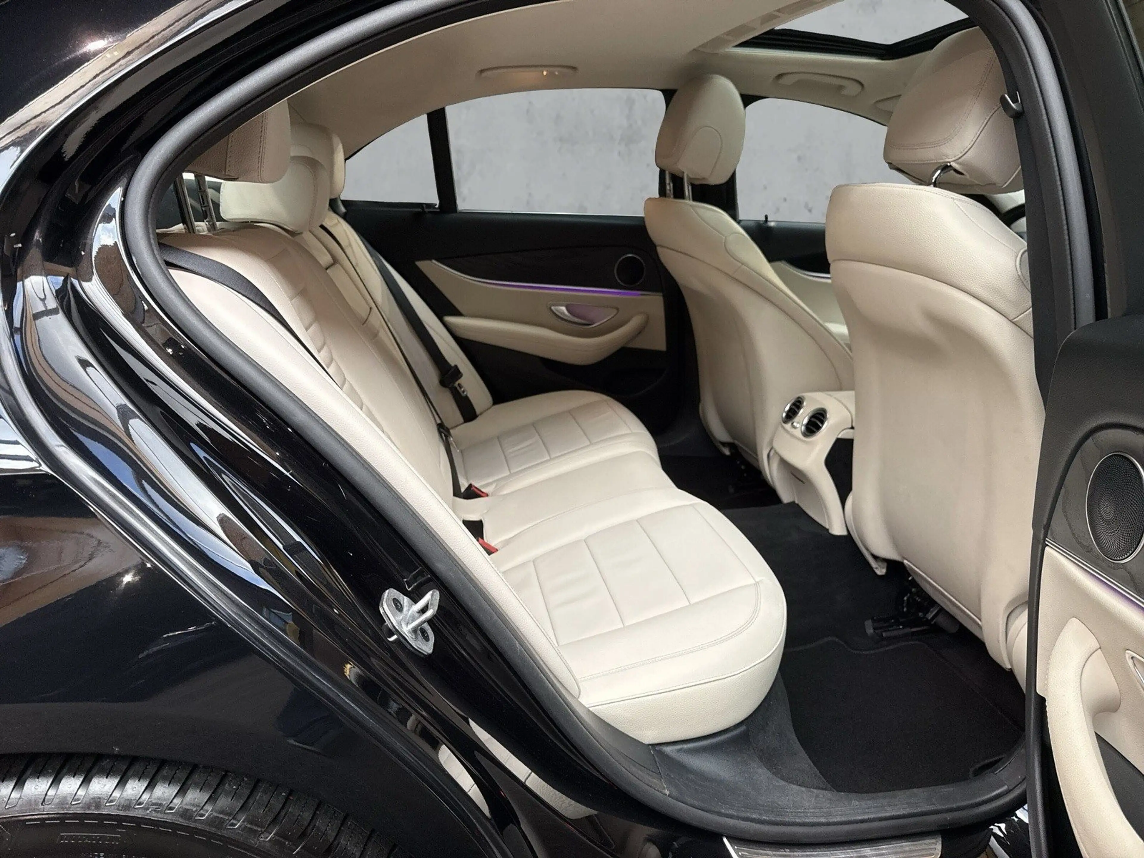 Mercedes-Benz E 400 d 4M Pano+Distronic+HUD+WideS+Soft+360° — photo 15