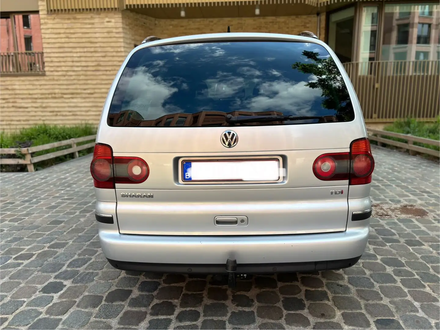Volkswagen Sharan 1.9 TDi Executive Tiptronic - 1