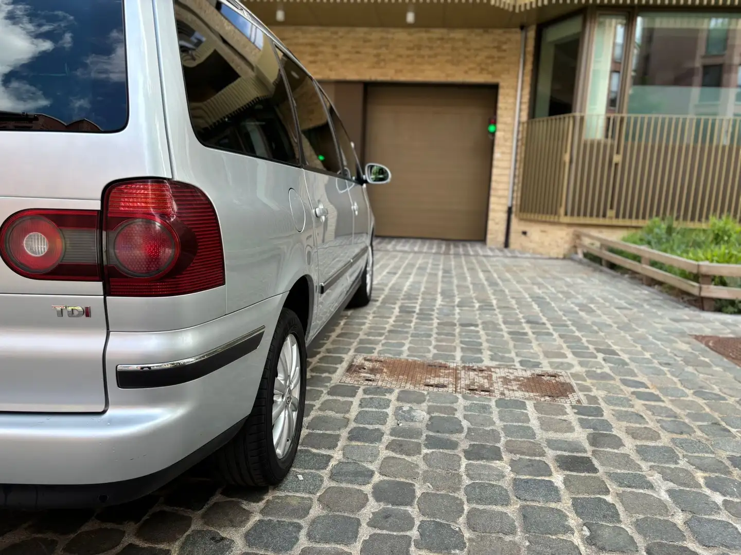 Volkswagen Sharan 1.9 TDi Executive Tiptronic - 2