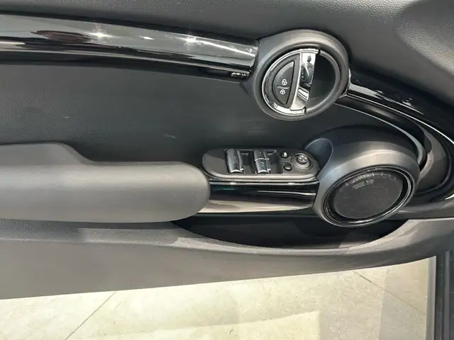 Mini Hatch view 17