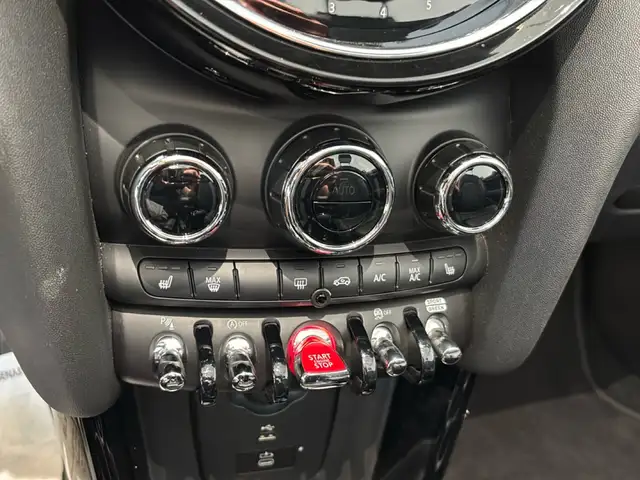 Mini Hatch view 18